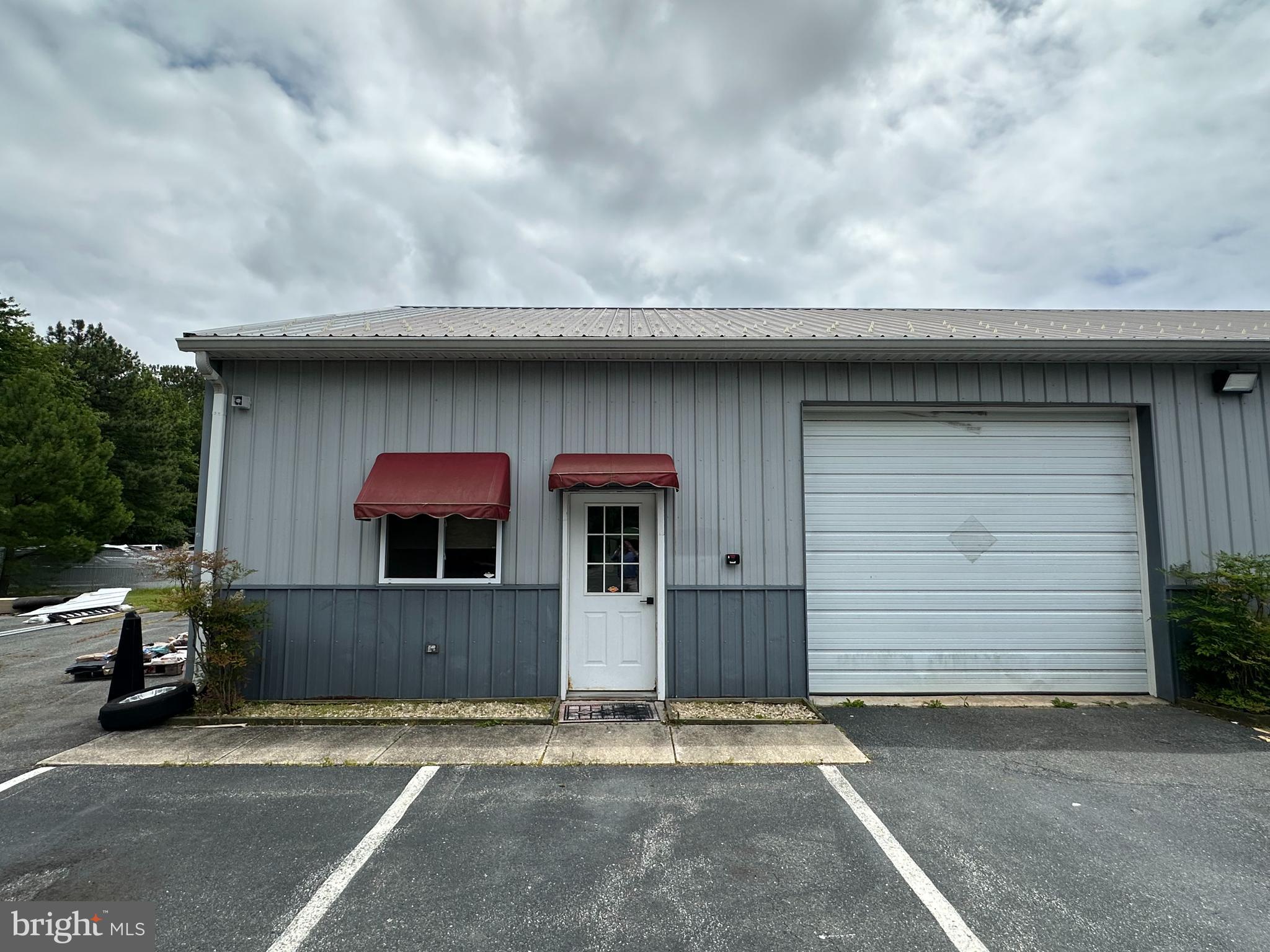 CARLTON BUSINESS PARK - Commercial Lease