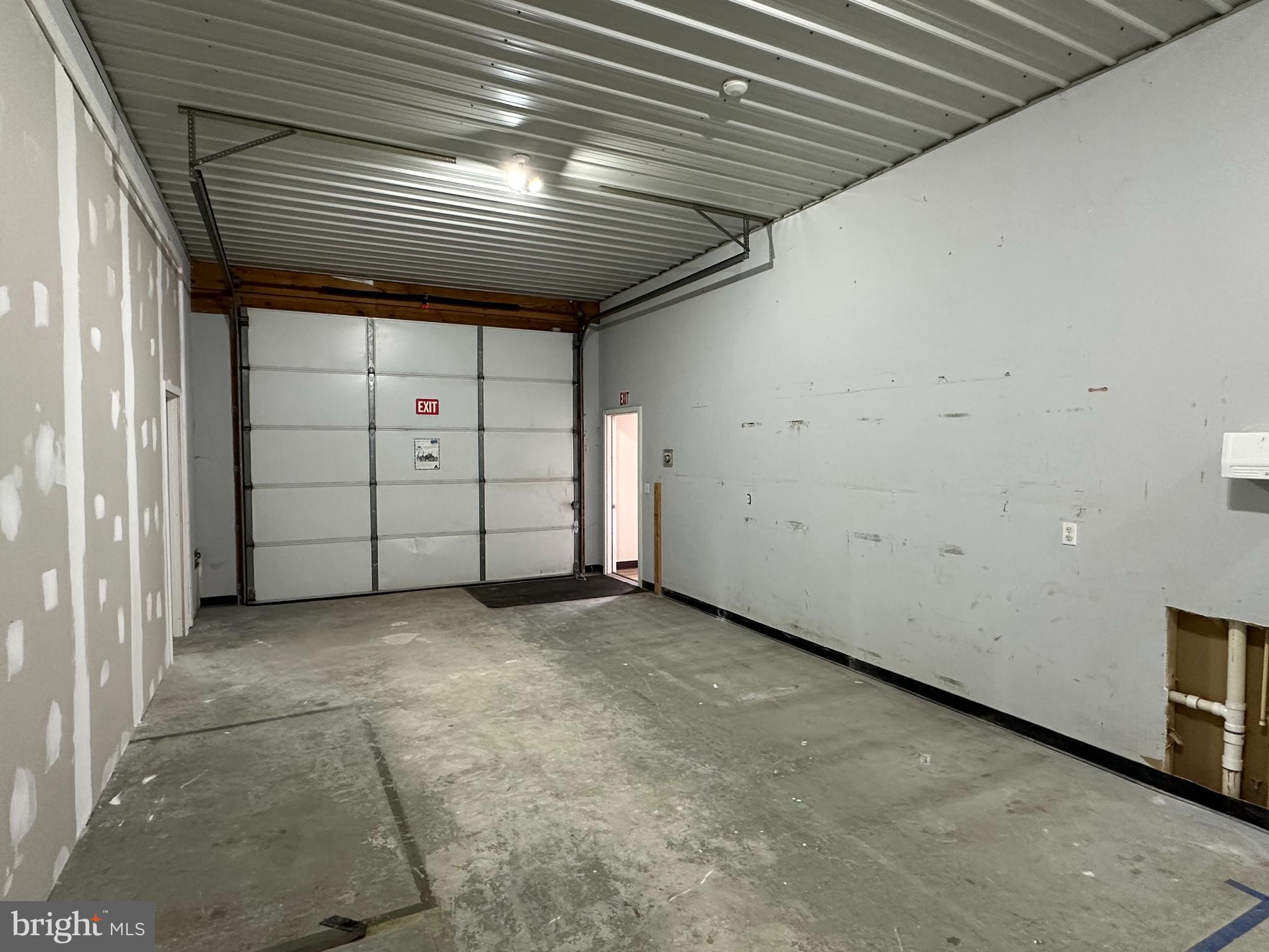 CARLTON BUSINESS PARK - Commercial Lease