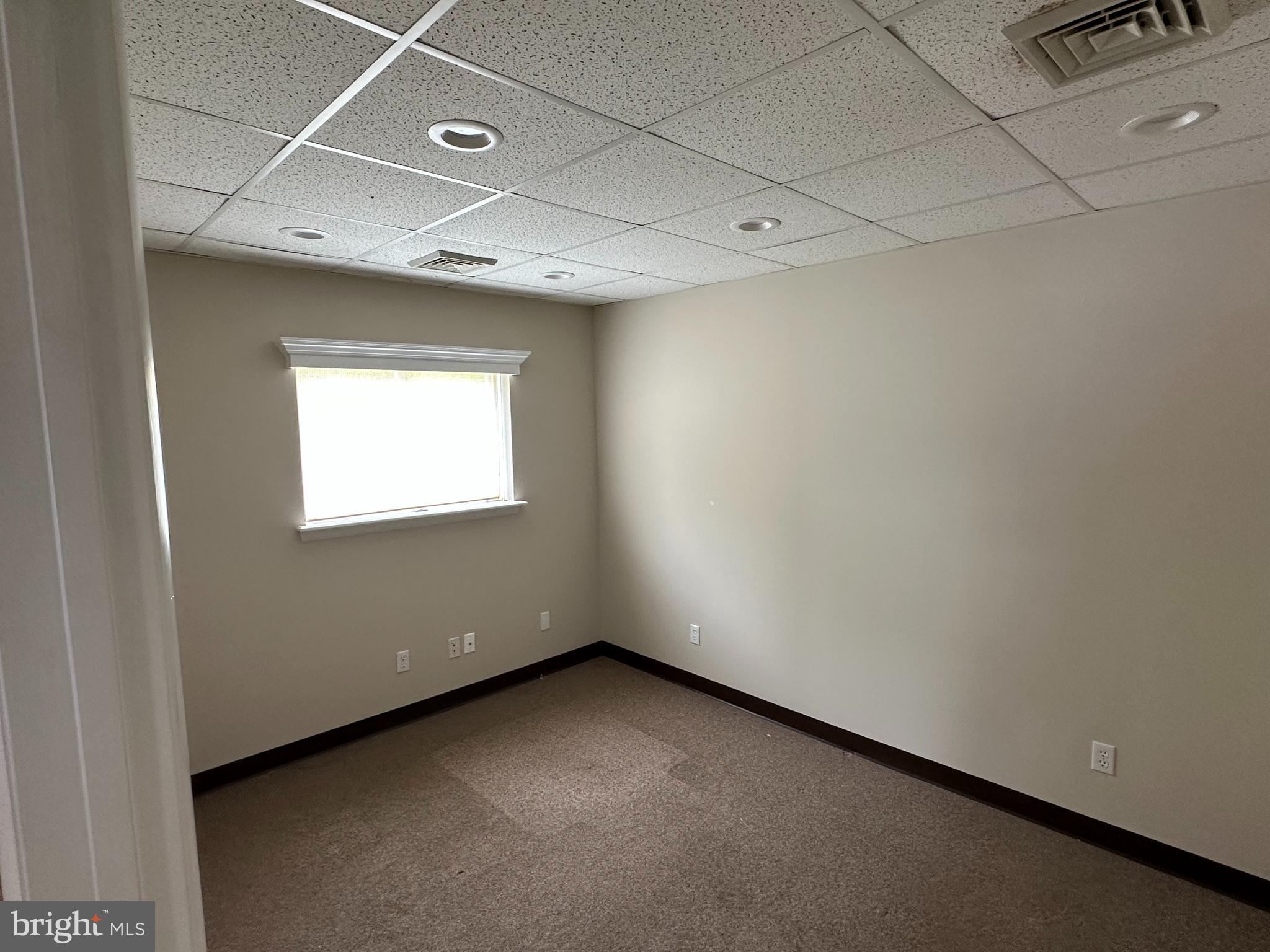 CARLTON BUSINESS PARK - Commercial Lease