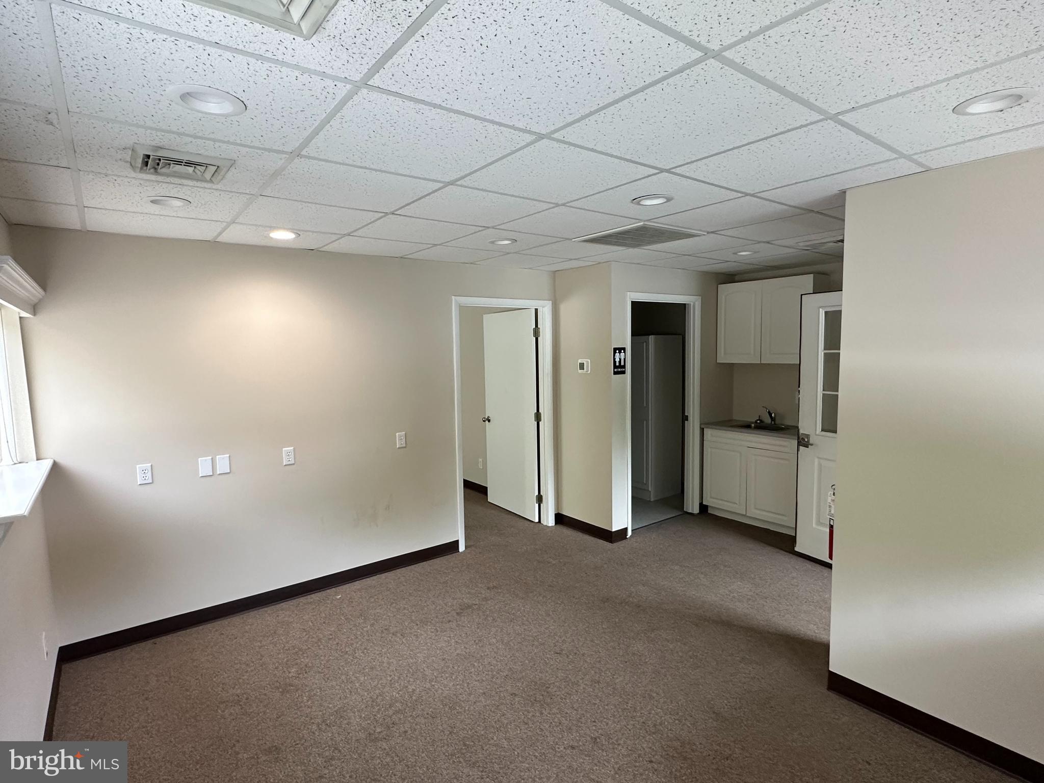 CARLTON BUSINESS PARK - Commercial Lease