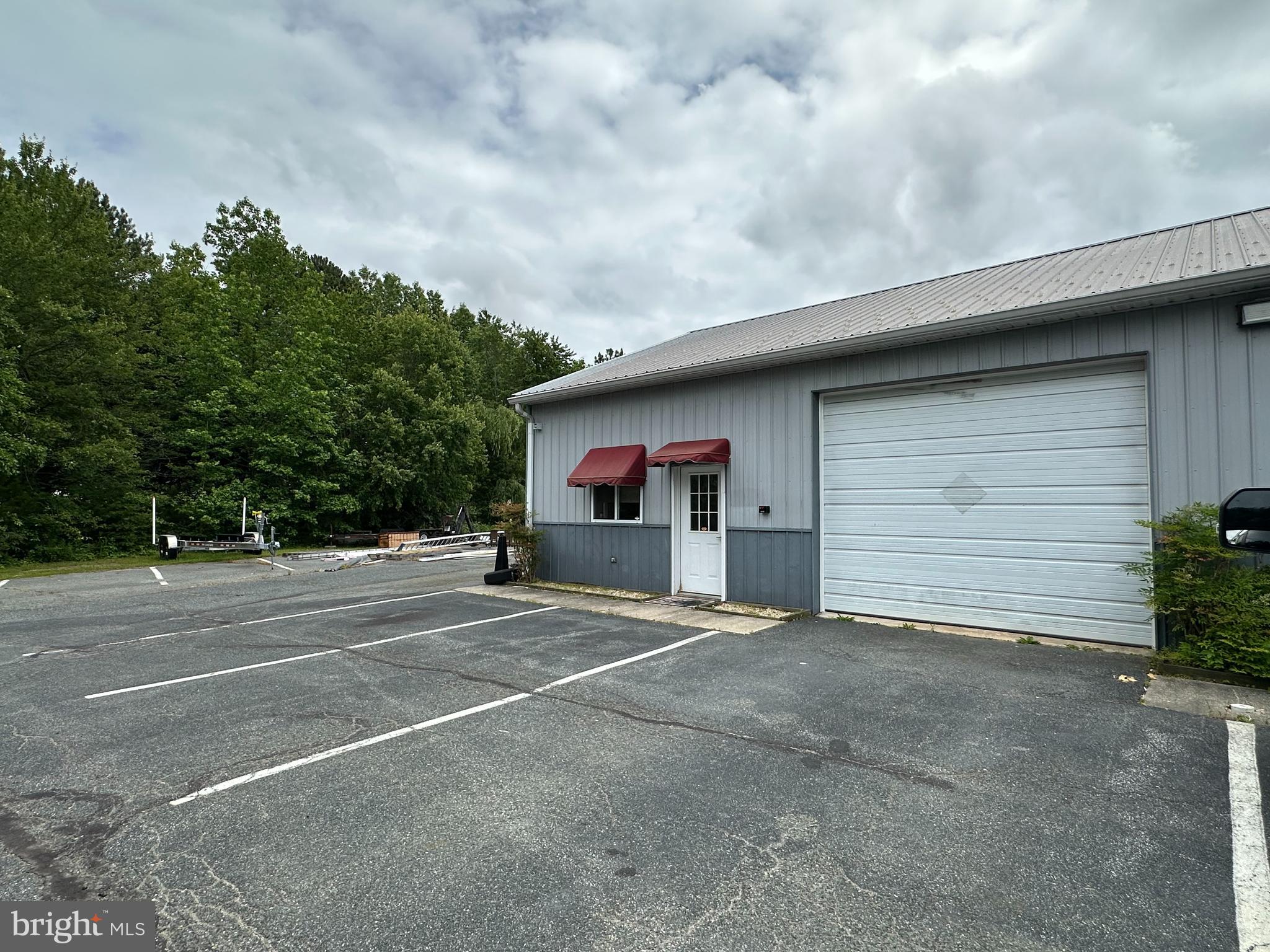 CARLTON BUSINESS PARK - Commercial Lease