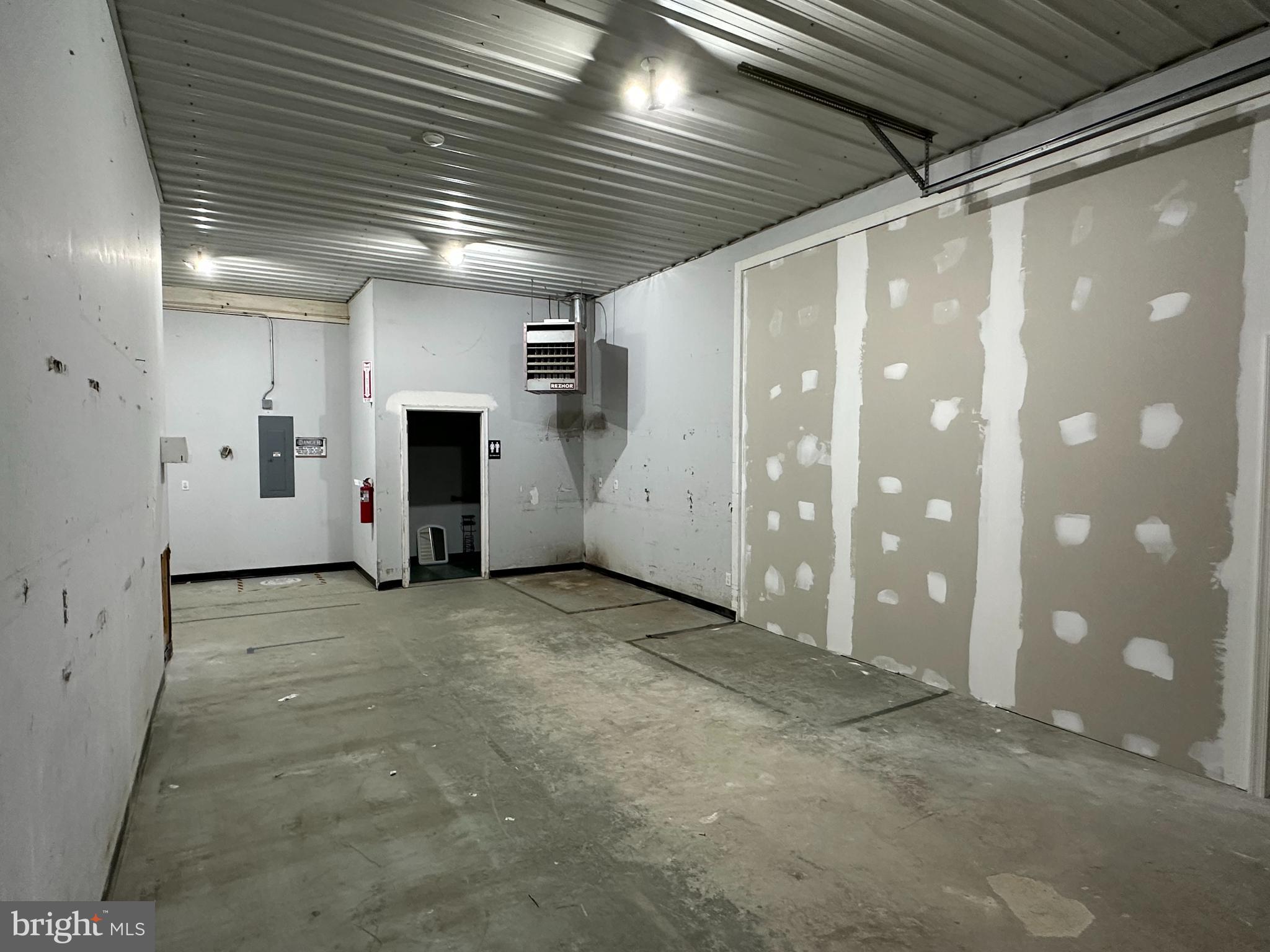 CARLTON BUSINESS PARK - Commercial Lease