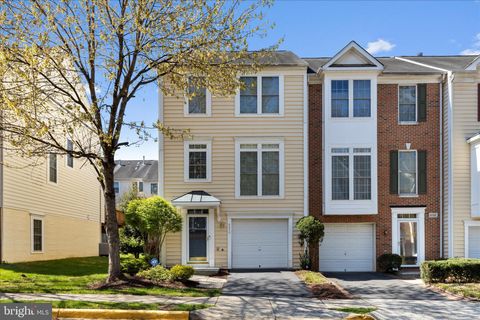 Property photo of 4040 Fairfax Center Hunt Trail, Fairfax, VA 22030