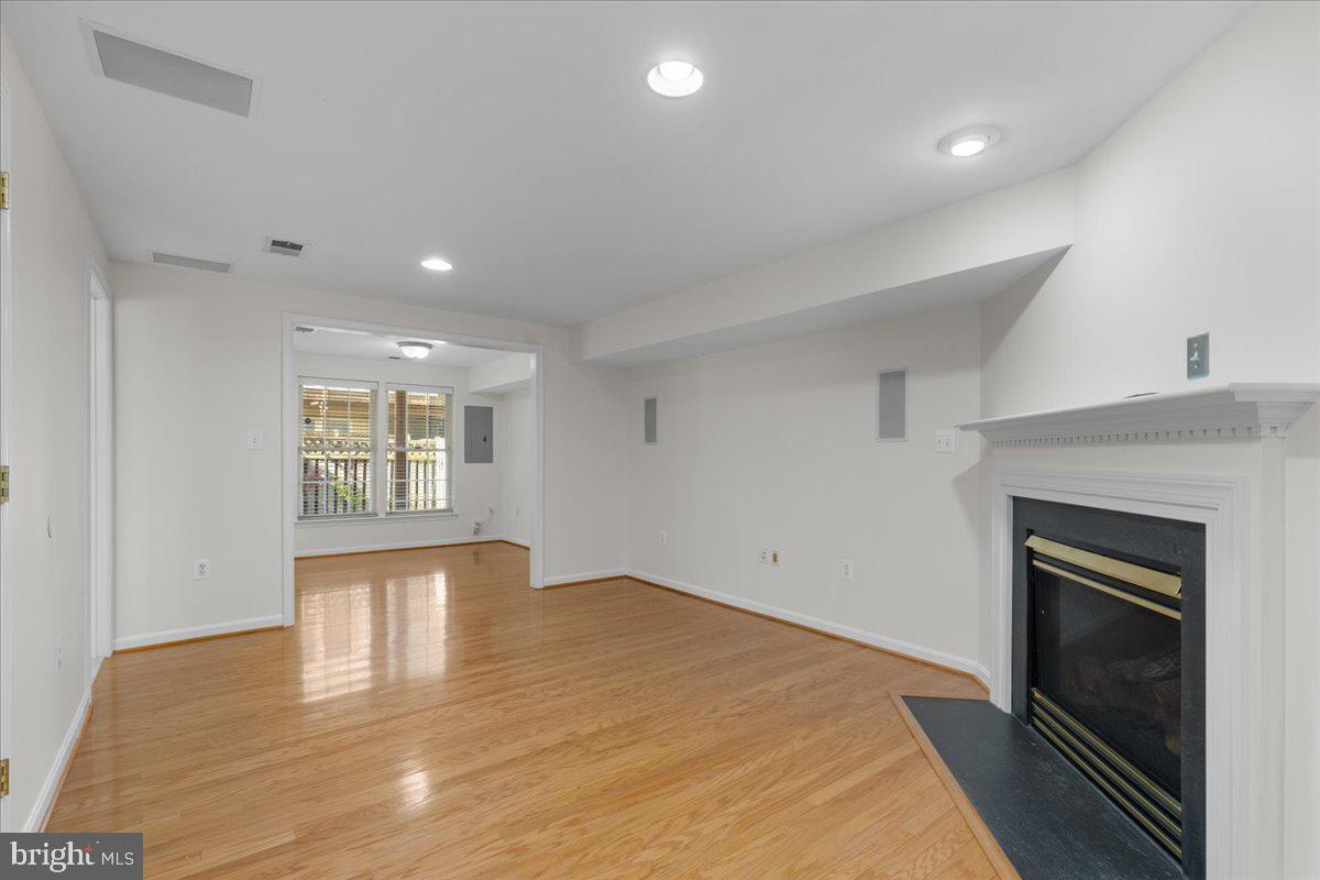 4040 FAIRFAX CENTER HUNT TRAIL