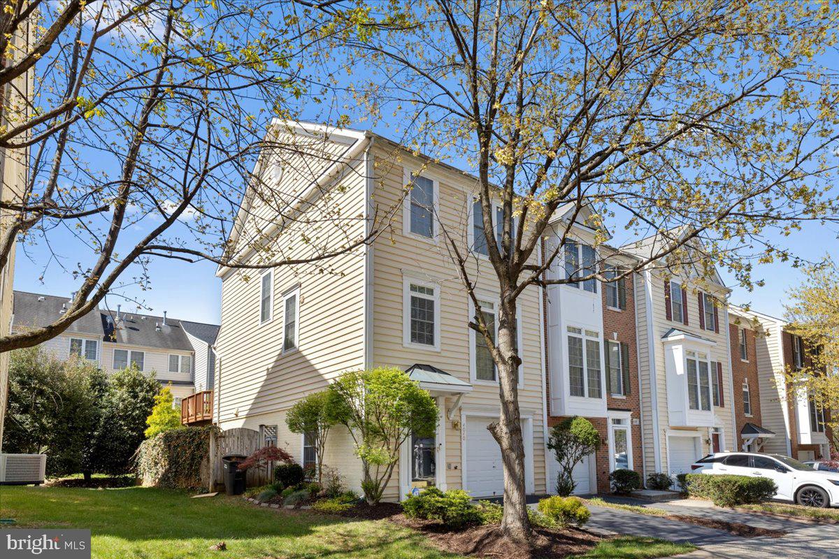 4040 FAIRFAX CENTER HUNT TRAIL