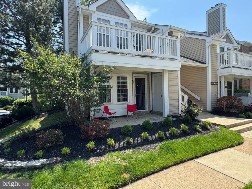 Beautiful and Bright, 1st floor End(Corner) Unit in the sought-after Heatherlea community, in the heart of Arlington. Just steps from Shirlington Village and Shirlington Station Metro. New Paint, New LVP Flooring, Newly-Renovated Kitchen, featuring updated cabinetry, Quartz countertops, updated Stainless Steel appliances, AND open shelving. Living Room w/ cozy window seat and Fireplace (non-operational). Updated vinyl double pane windows, Updated stacked Washer/Dryer. Updated Bathroom. Exterior features an open patio and storage closet. Ample permit parking in the parking lot in front of the unit. Amenities inc: Pool and Car Wash Station. Within easy walking distance to the Shirlington shops, movie theatre & restaurants, W&OD trail, multiple parks and an express bus to the Pentagon, as well as easy access to I-395 & Washington DC.
To Apply: use Rentspree application - $45/per adult app fee (be sure to list ALL who intend to live at the property, start date and desired least term length); 1st month rent (cashier's check) payable to KW Fairfax Gateway; Security Deposit to Landlord. Application fee & 1st month rent due with Application. Security Deposit due at Lease signing