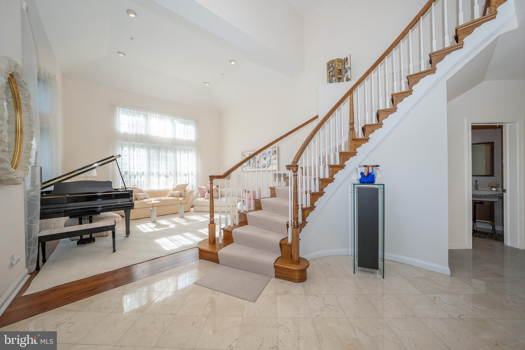 MERION HILL - Residential