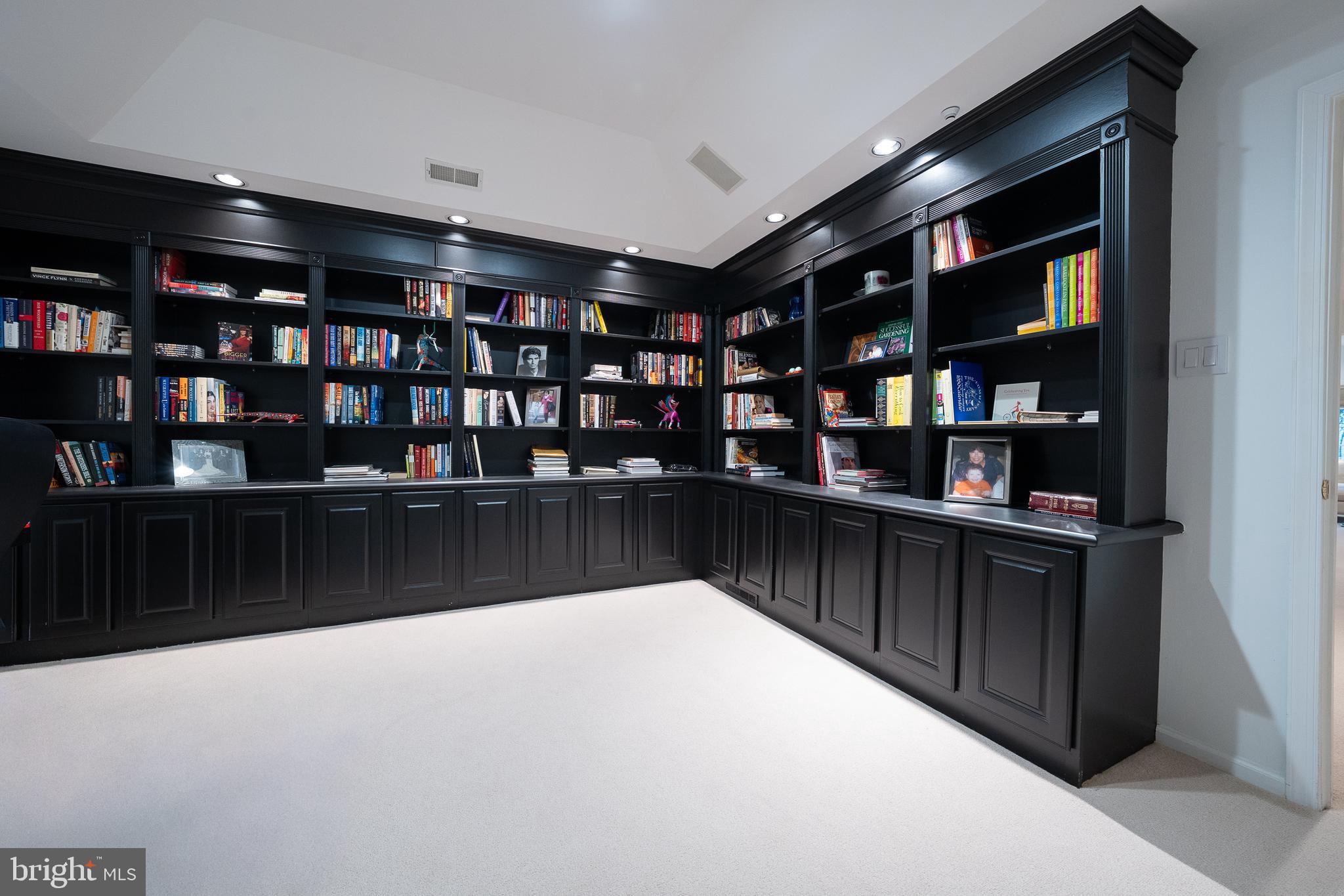 MERION HILL - Residential