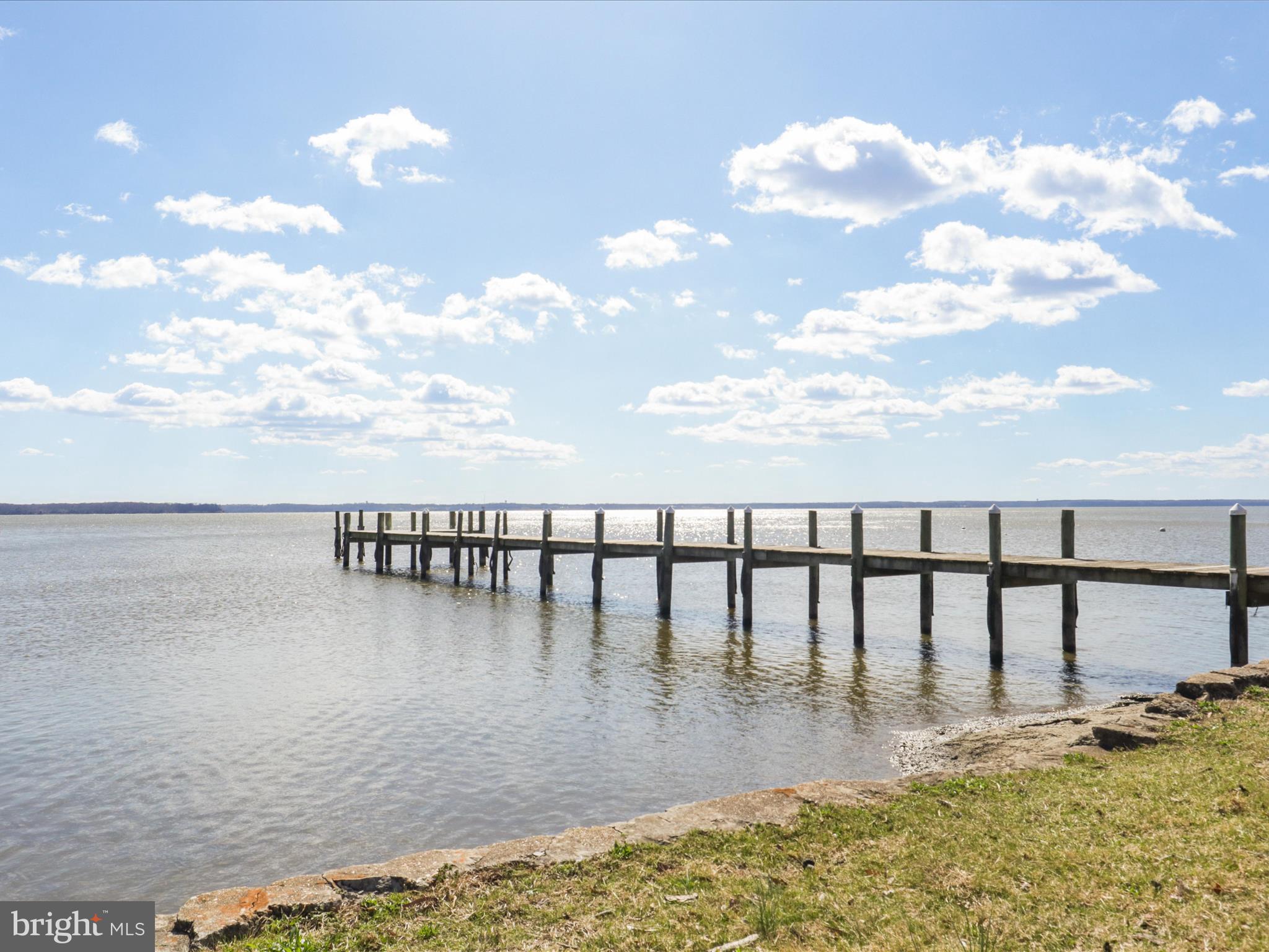 FEATHERSTONE SHORES - Residential