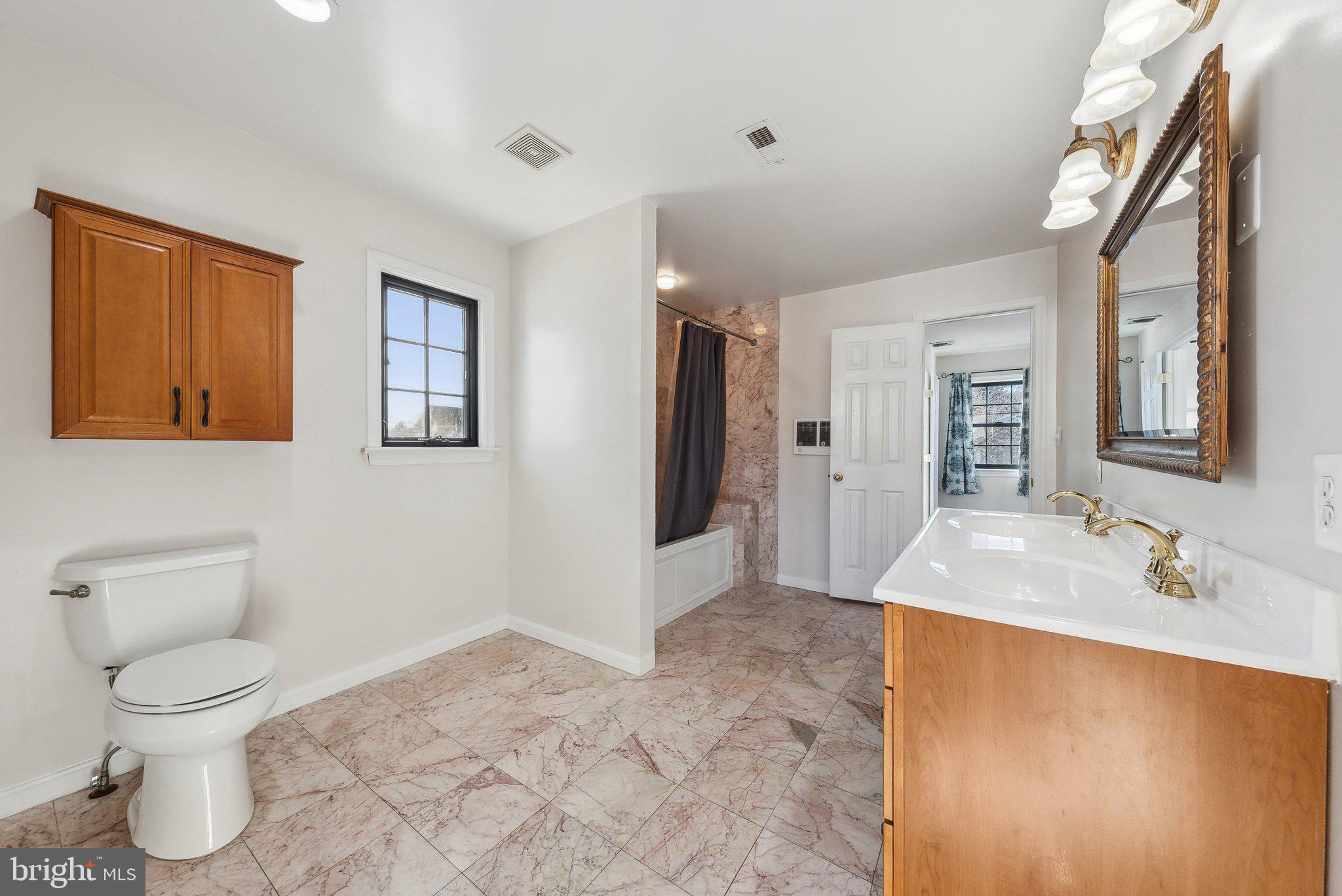 FEATHERSTONE SHORES - Residential