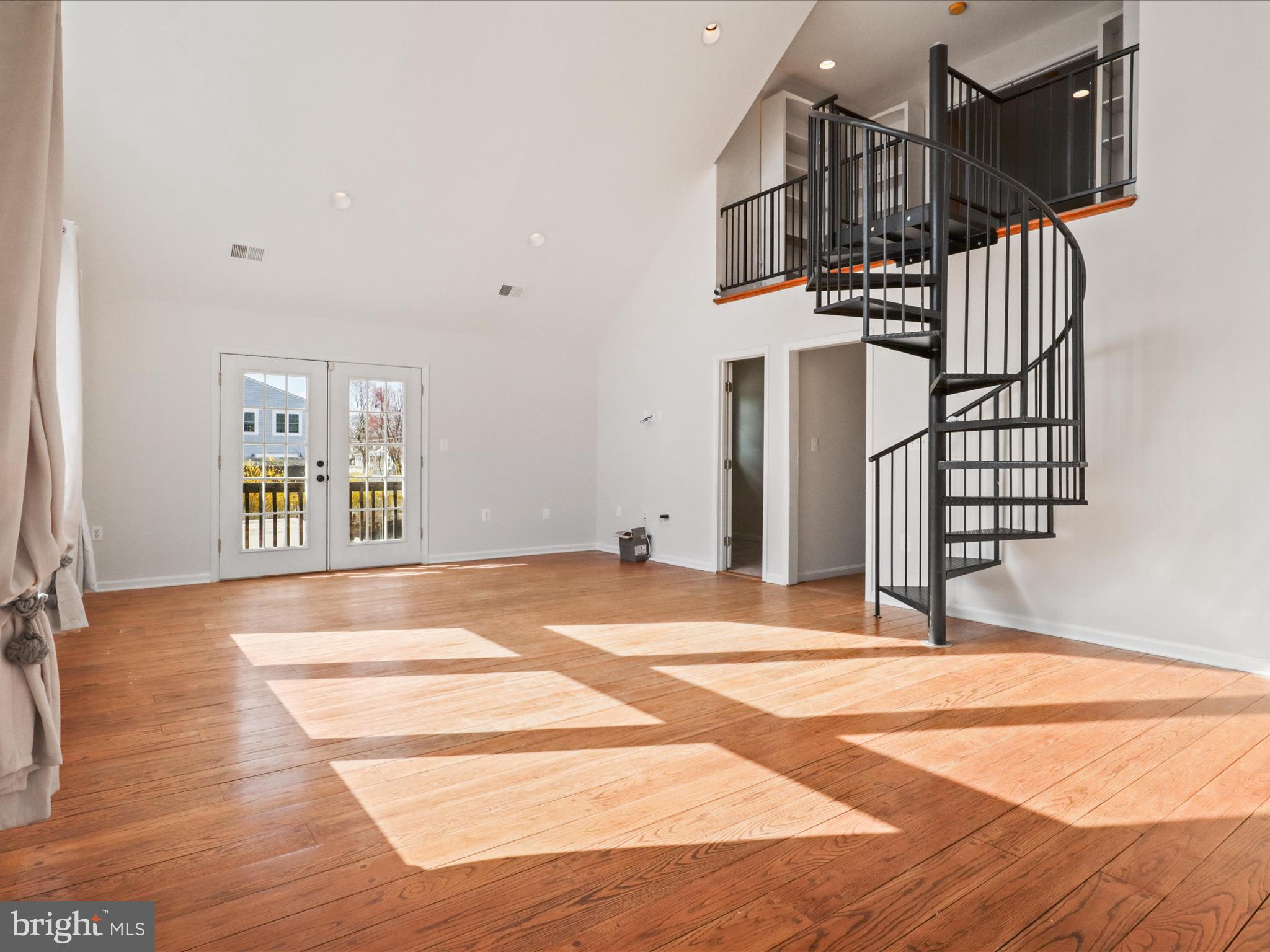 FEATHERSTONE SHORES - Residential