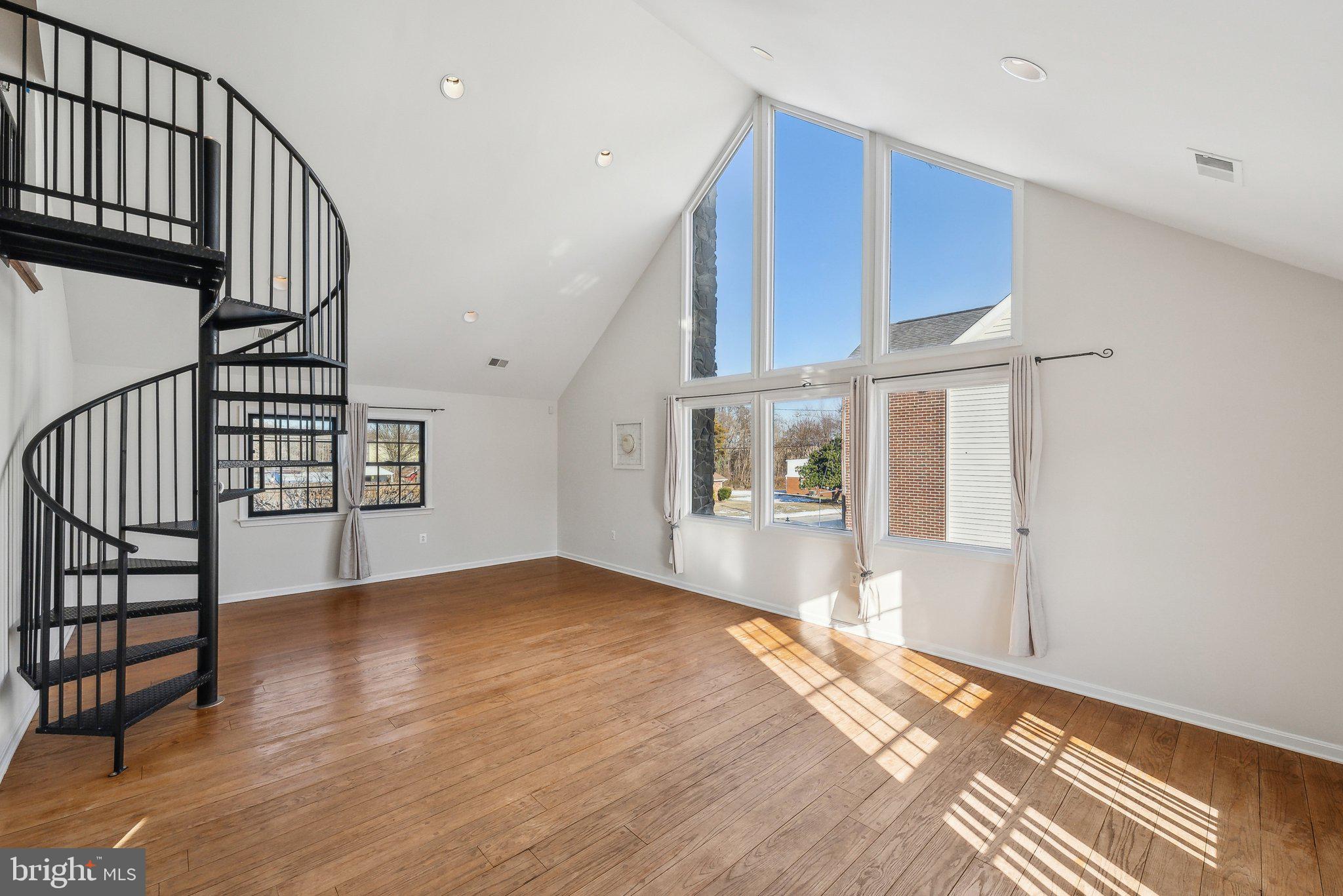 FEATHERSTONE SHORES - Residential