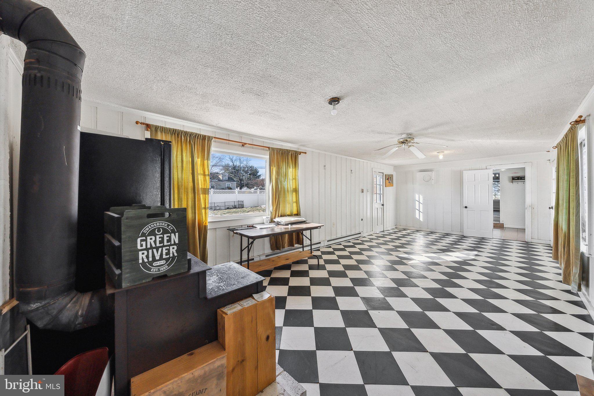 FEATHERSTONE SHORES - Residential