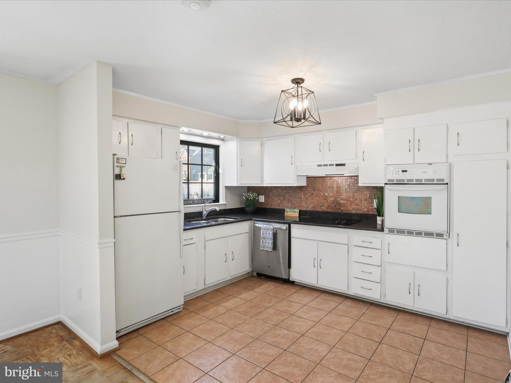 FEATHERSTONE SHORES - Residential