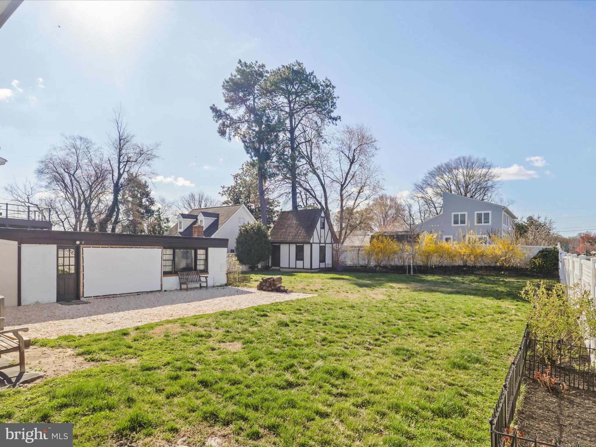 FEATHERSTONE SHORES - Residential