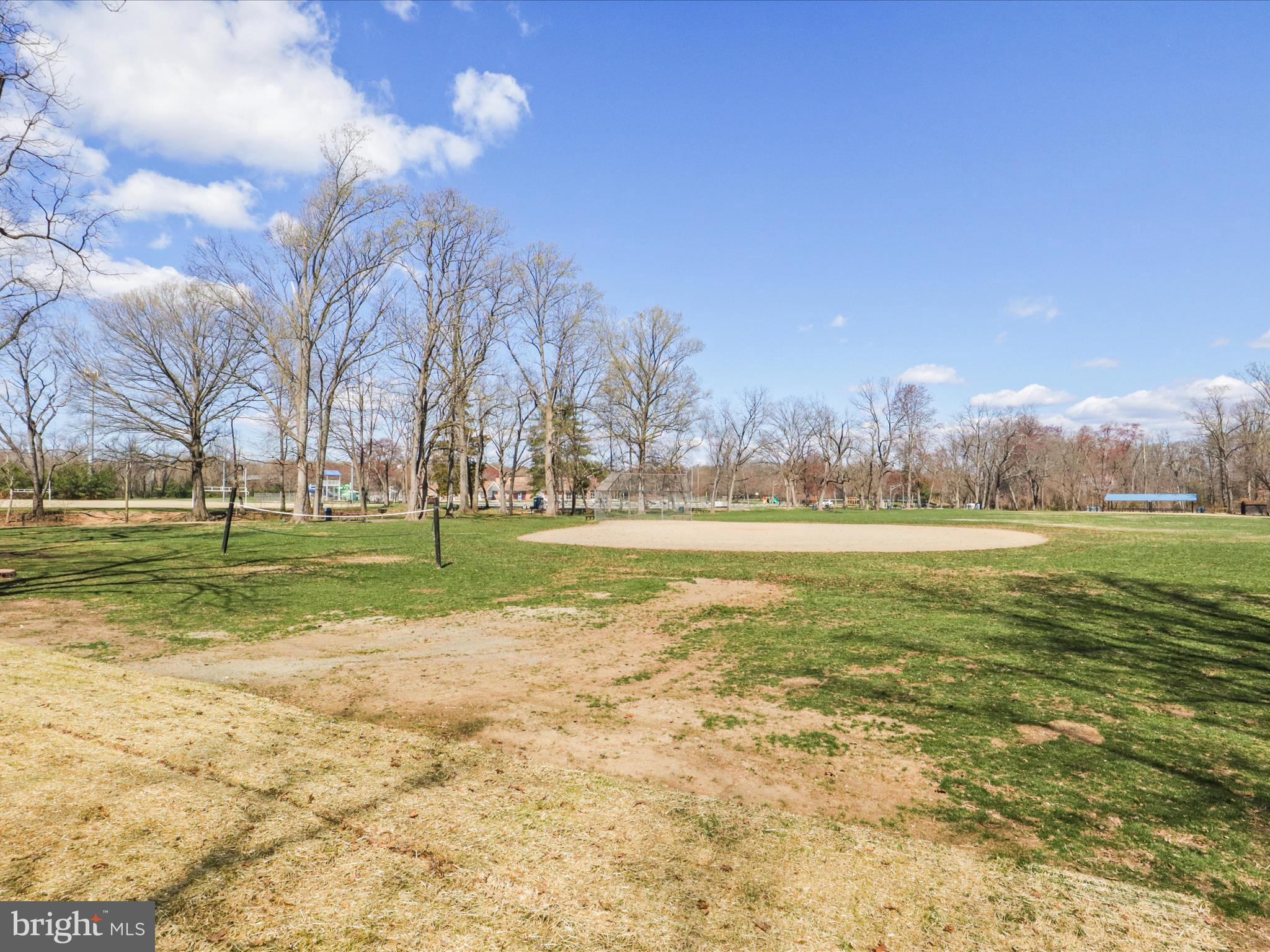 FEATHERSTONE SHORES - Residential