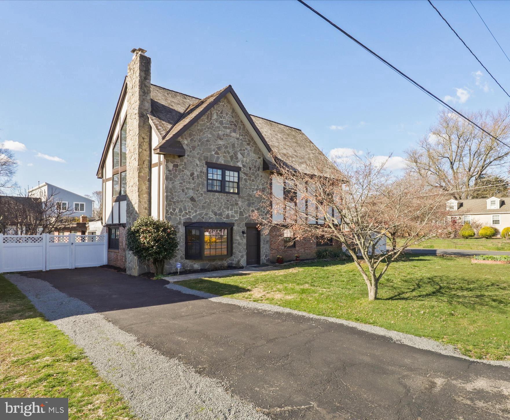 FEATHERSTONE SHORES - Residential