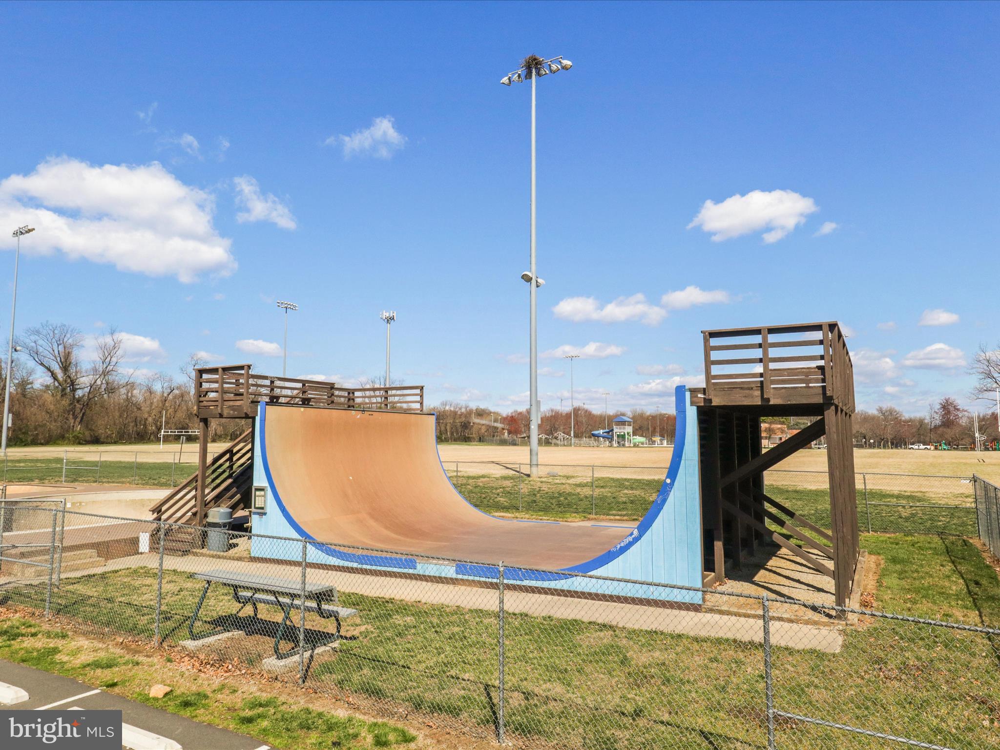 FEATHERSTONE SHORES - Residential