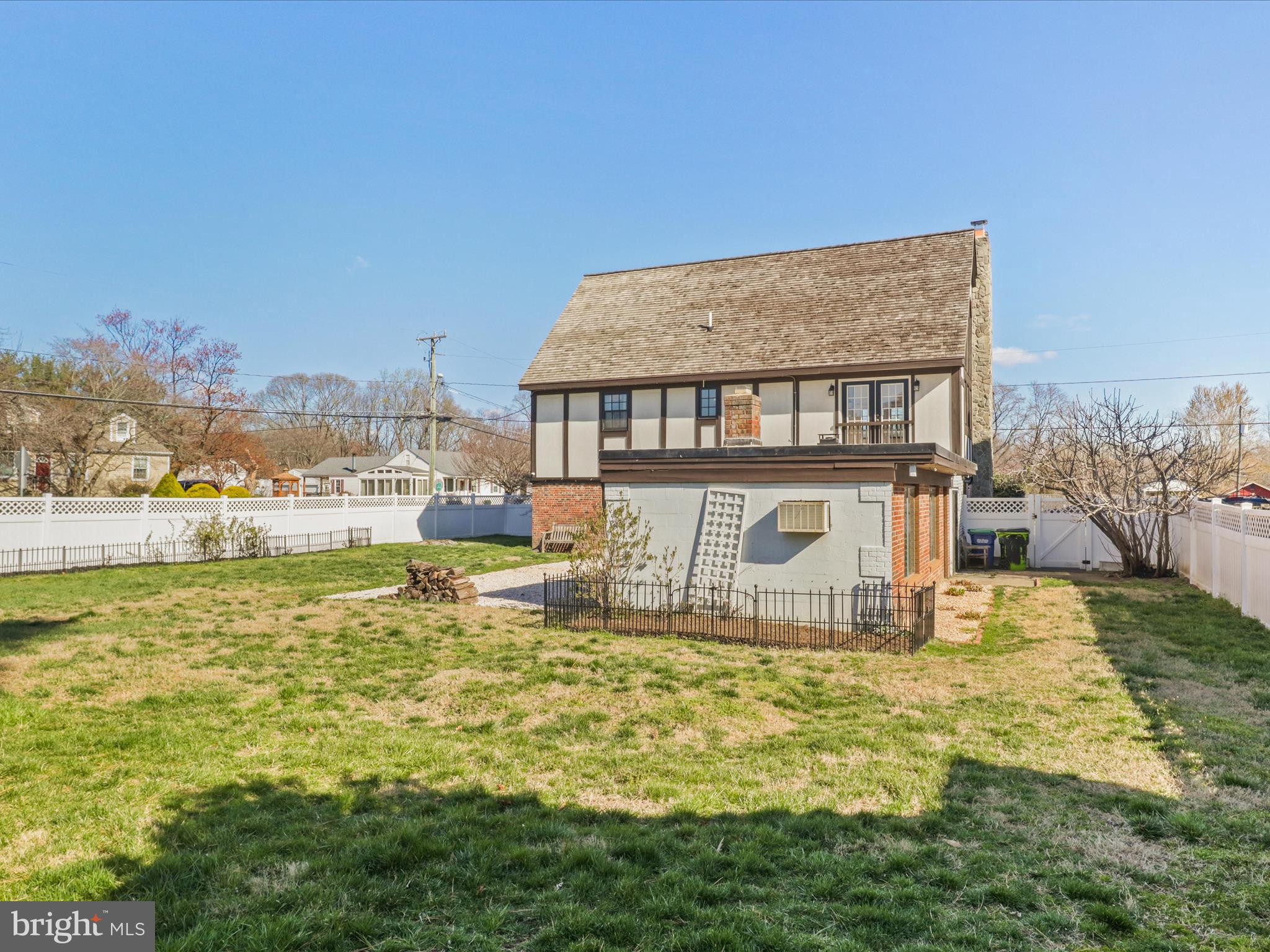 FEATHERSTONE SHORES - Residential