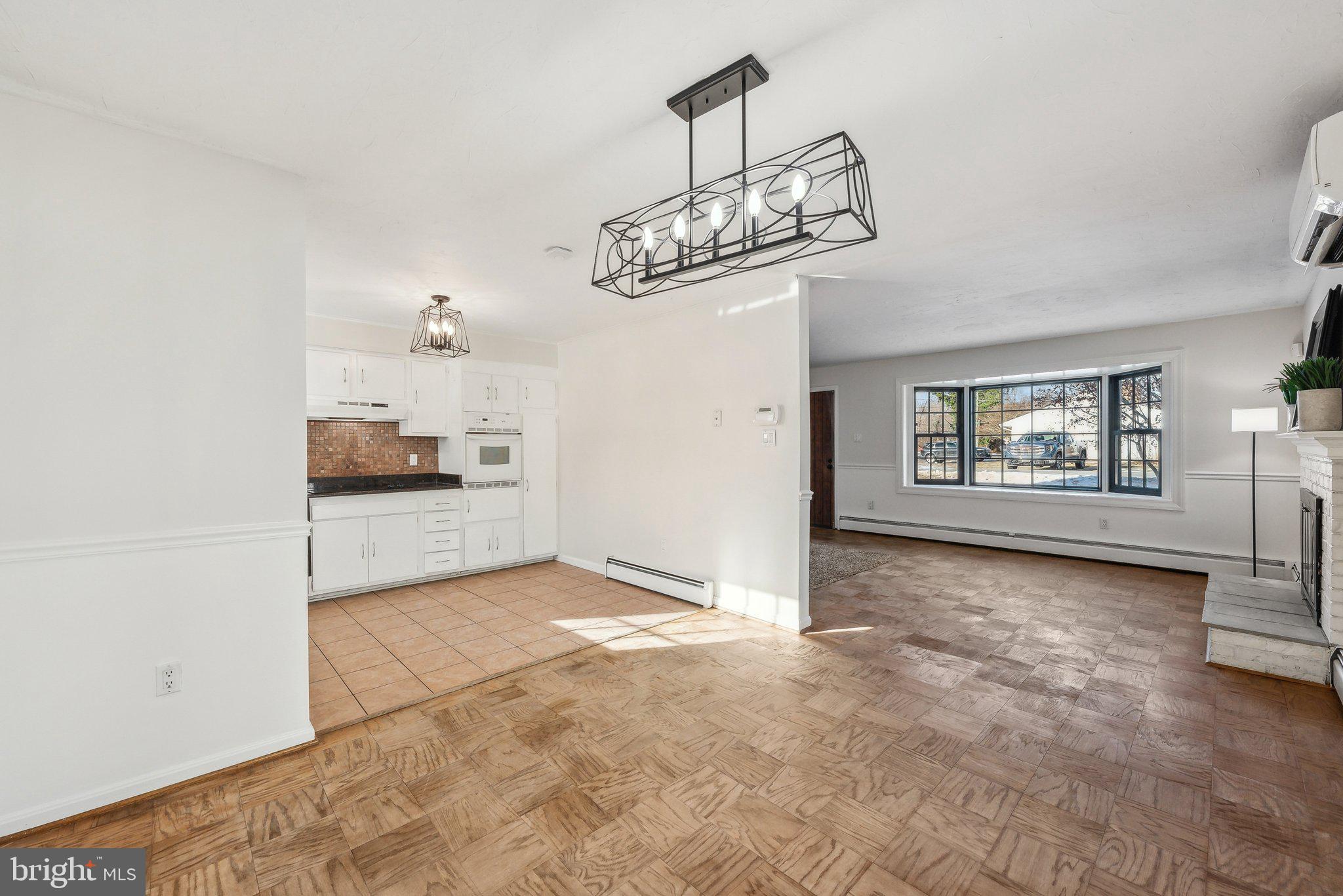 FEATHERSTONE SHORES - Residential