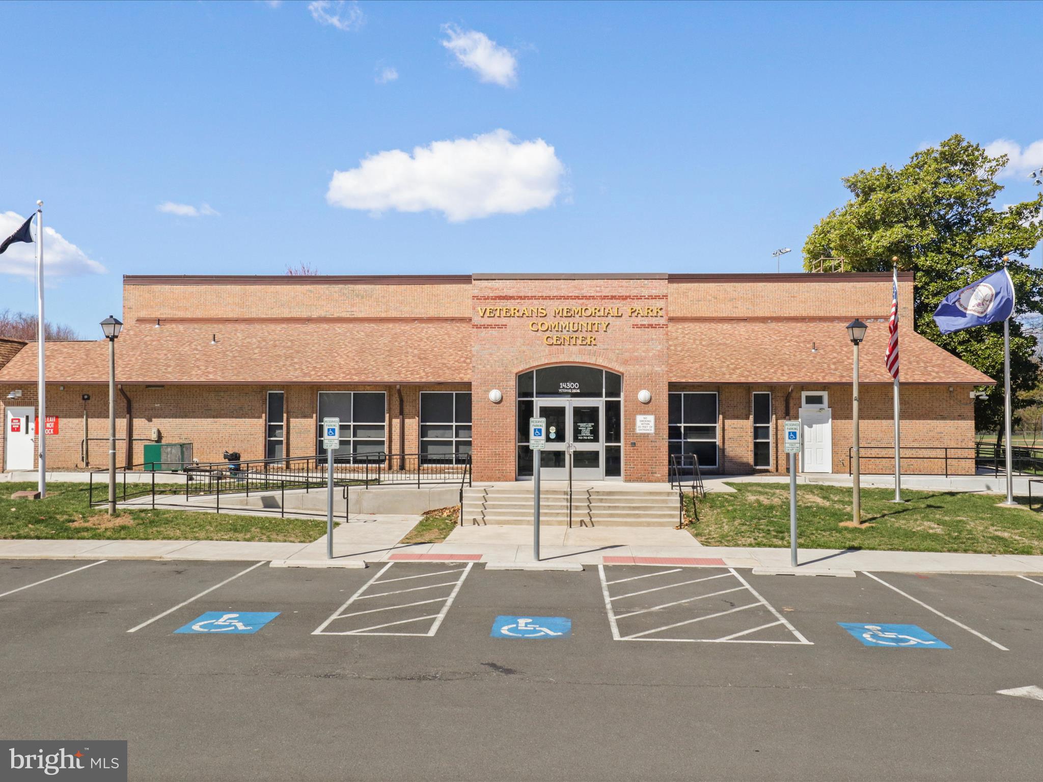 FEATHERSTONE SHORES - Residential