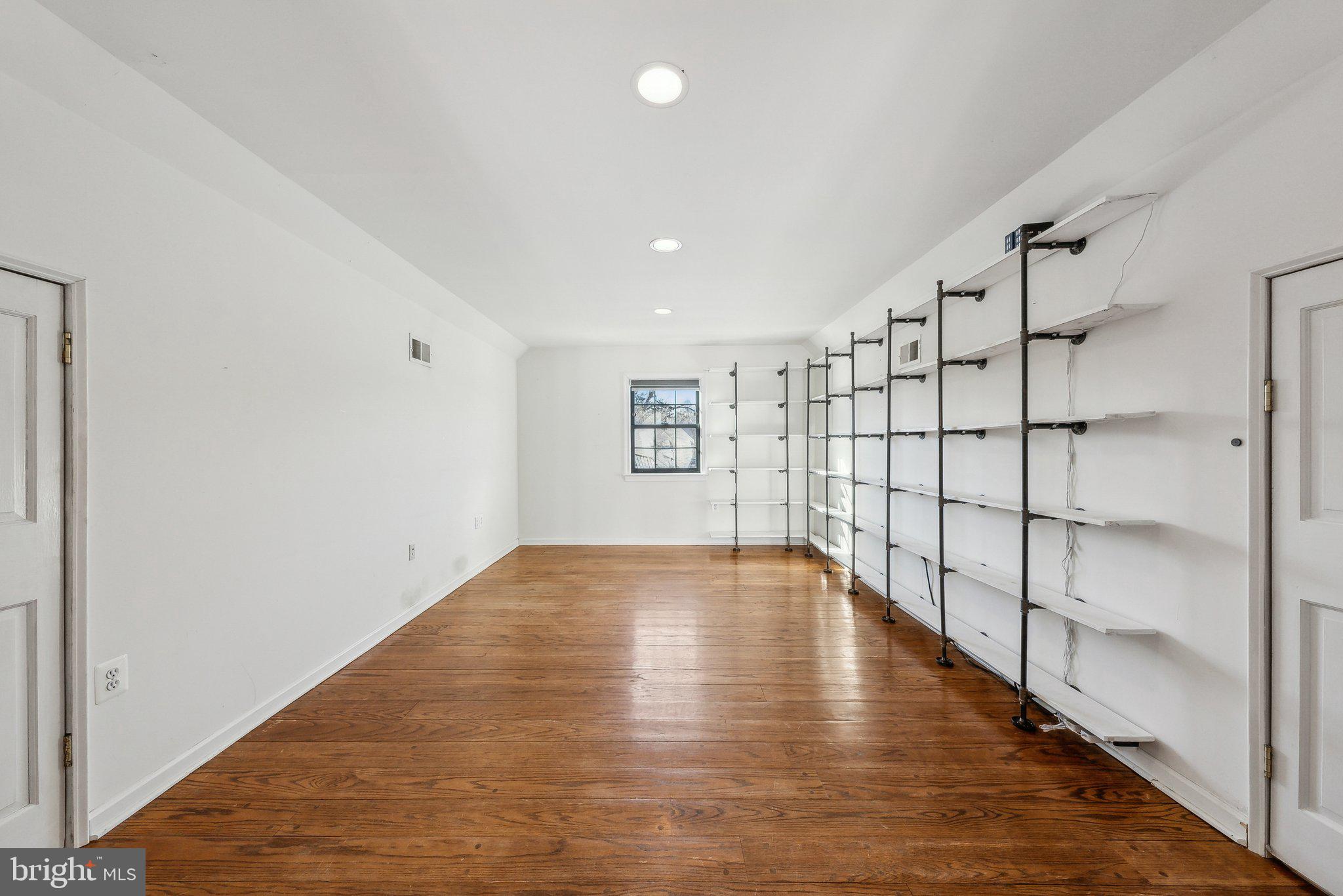 FEATHERSTONE SHORES - Residential