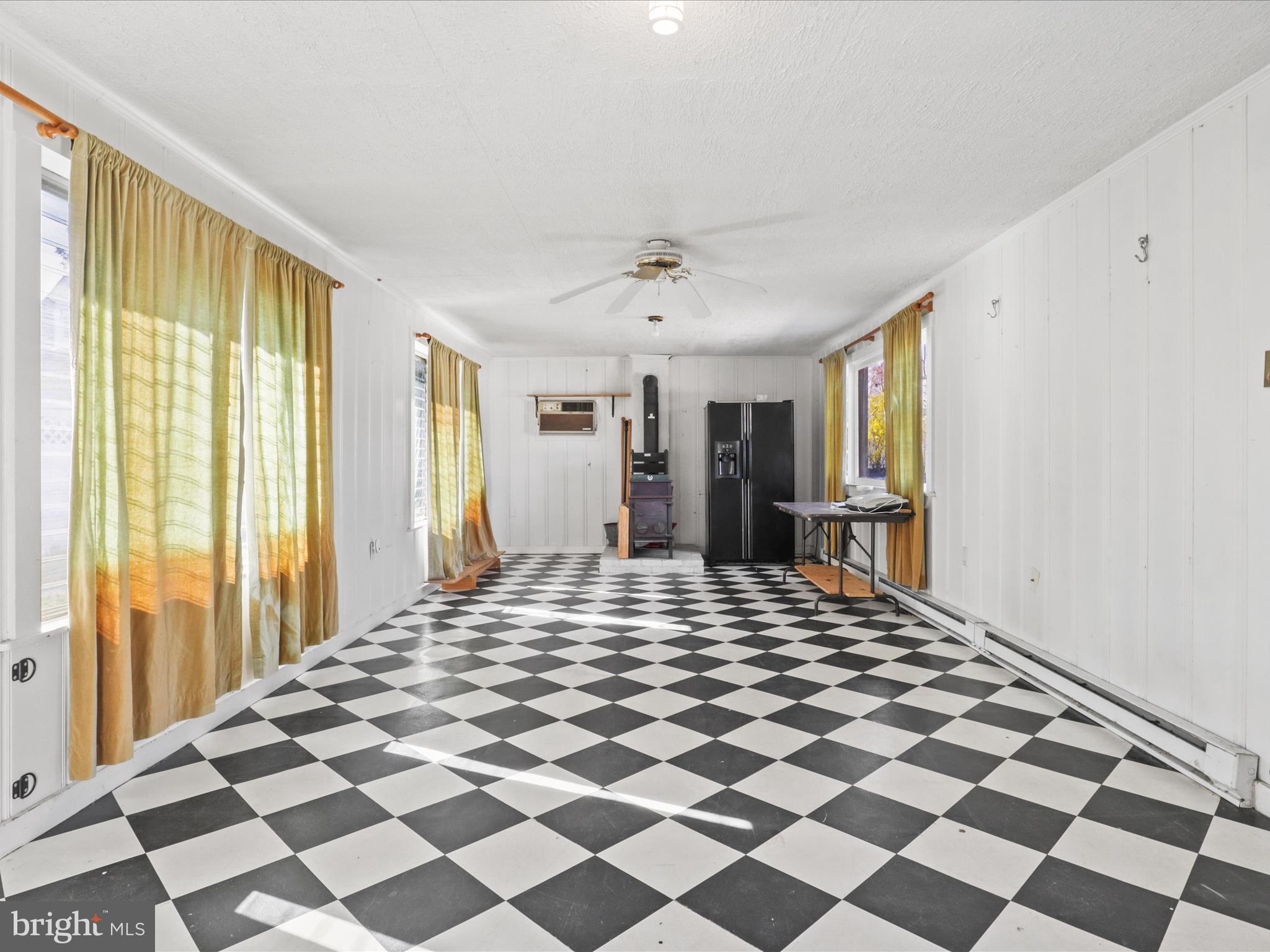 FEATHERSTONE SHORES - Residential