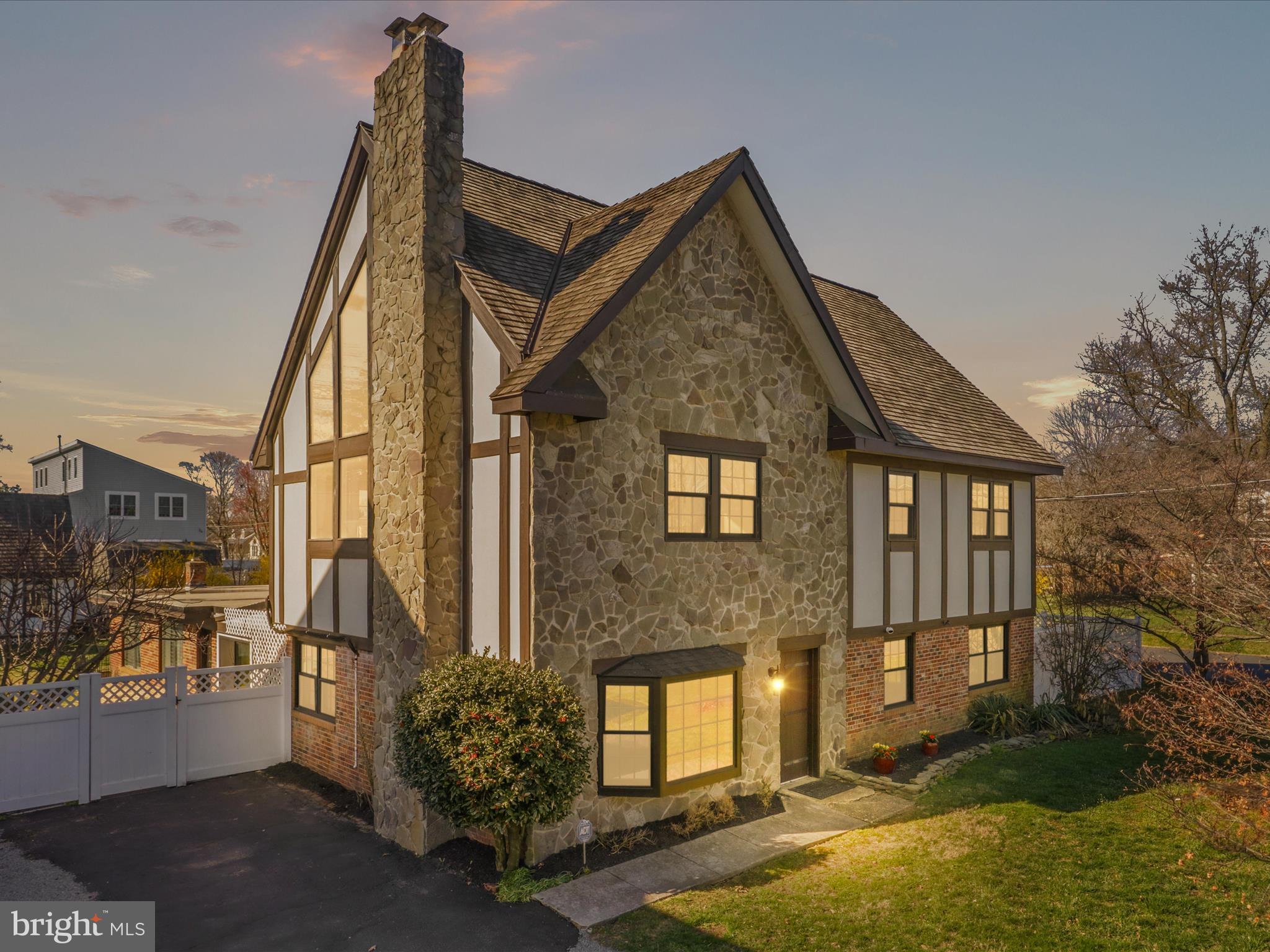 FEATHERSTONE SHORES - Residential