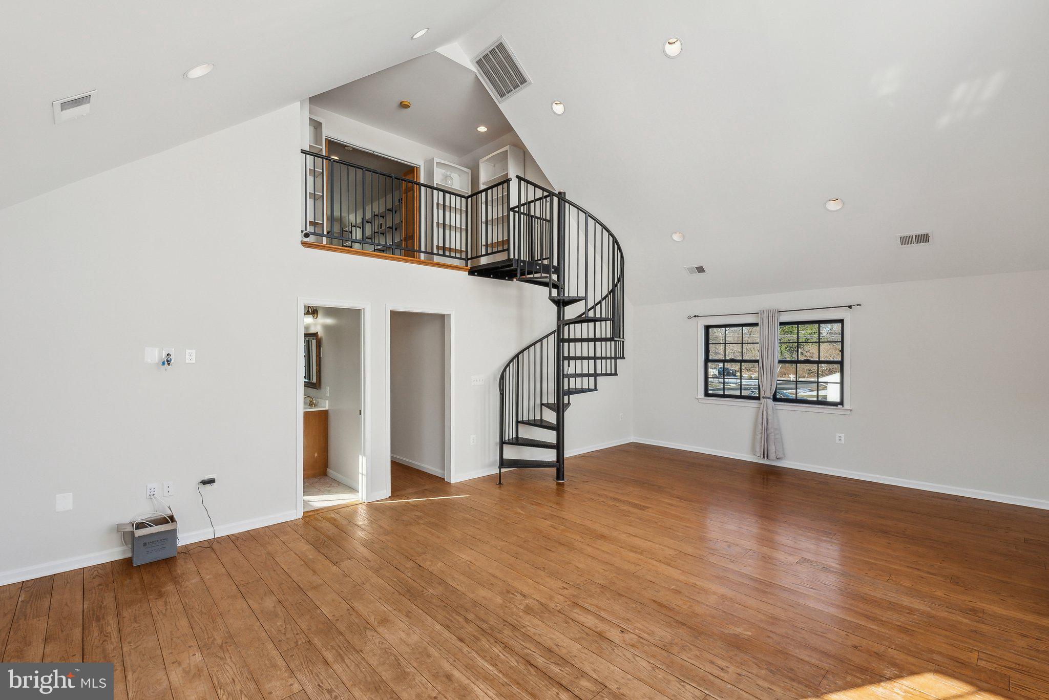 FEATHERSTONE SHORES - Residential