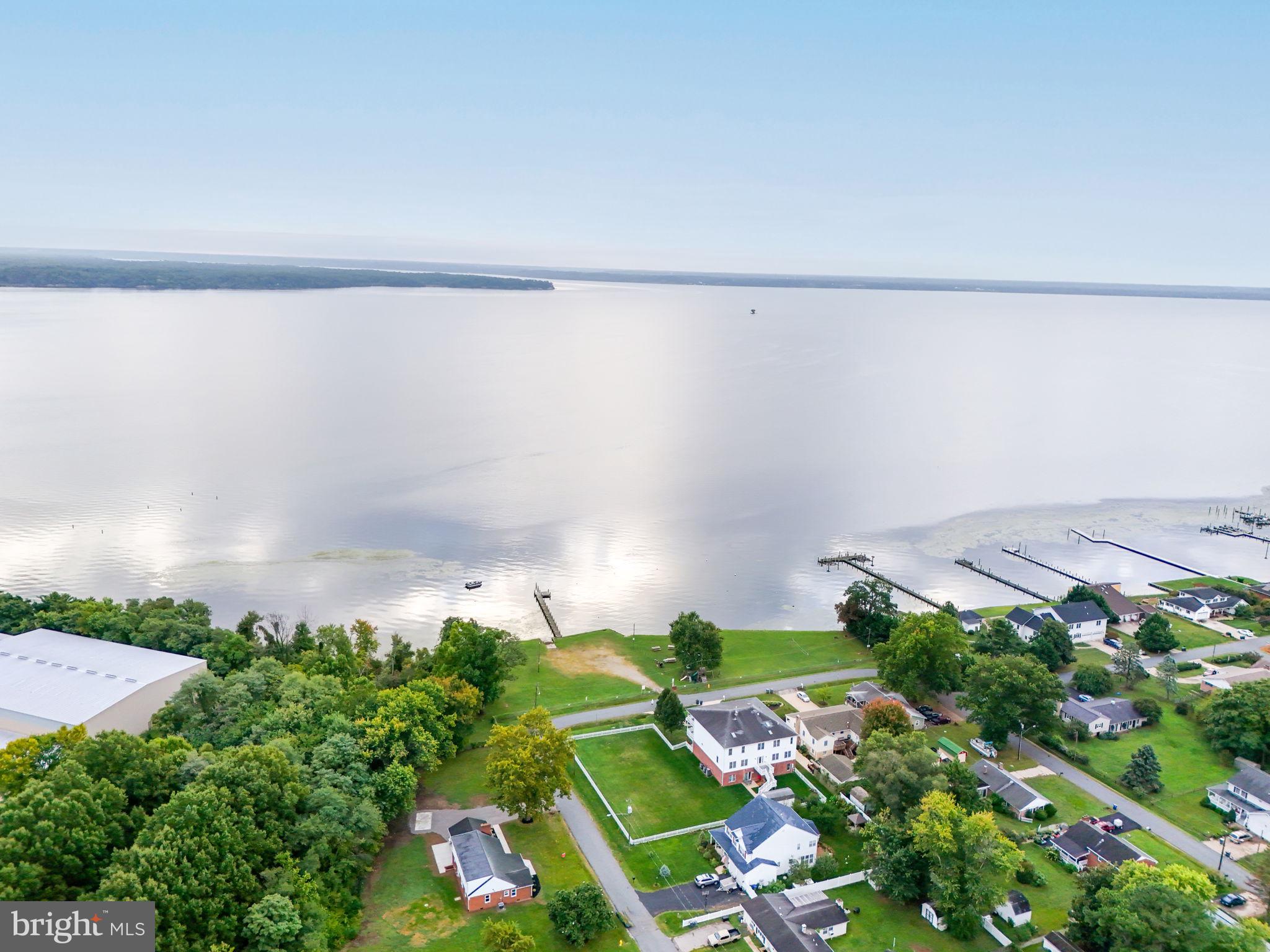 FEATHERSTONE SHORES - Residential