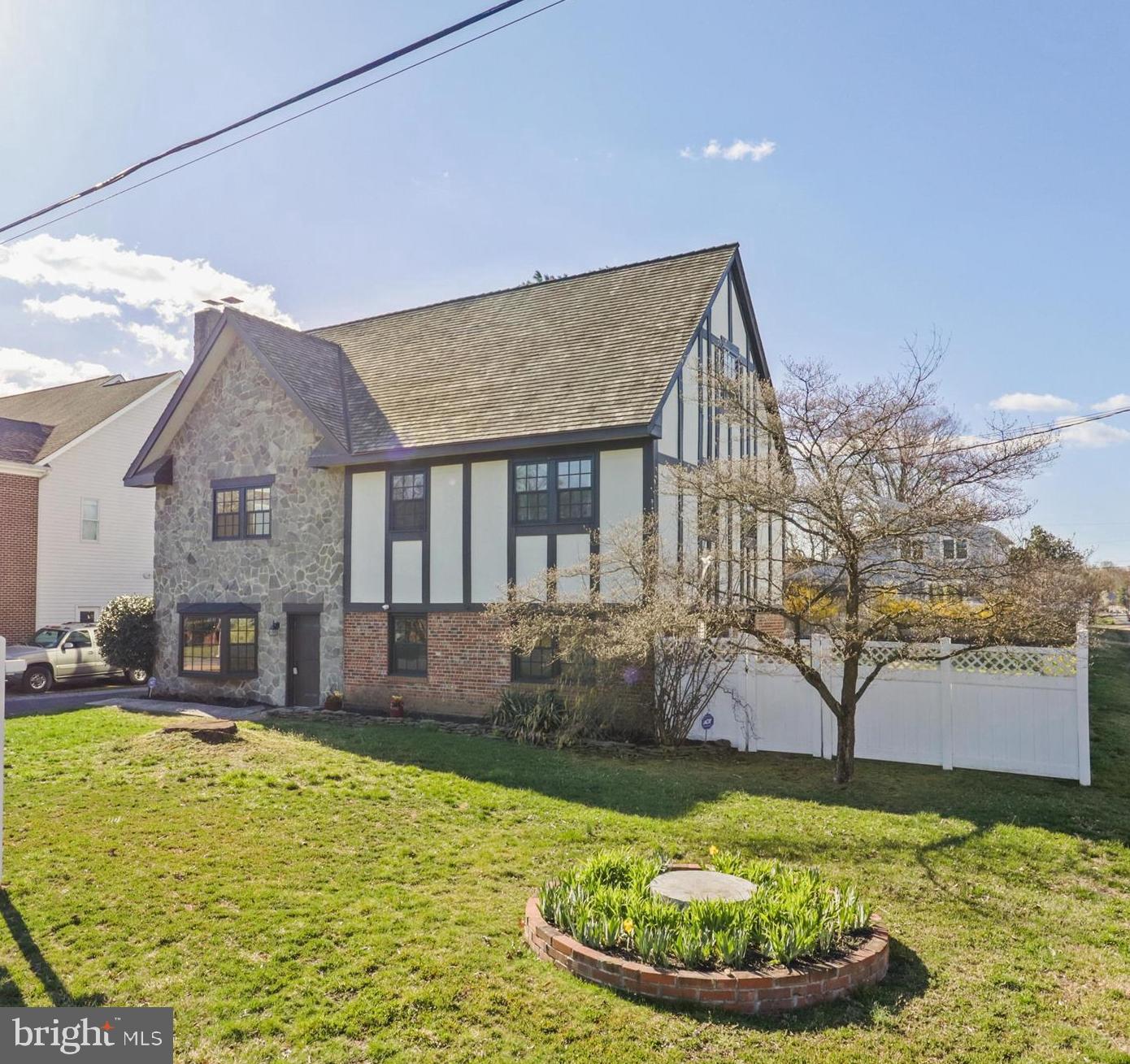 FEATHERSTONE SHORES - Residential