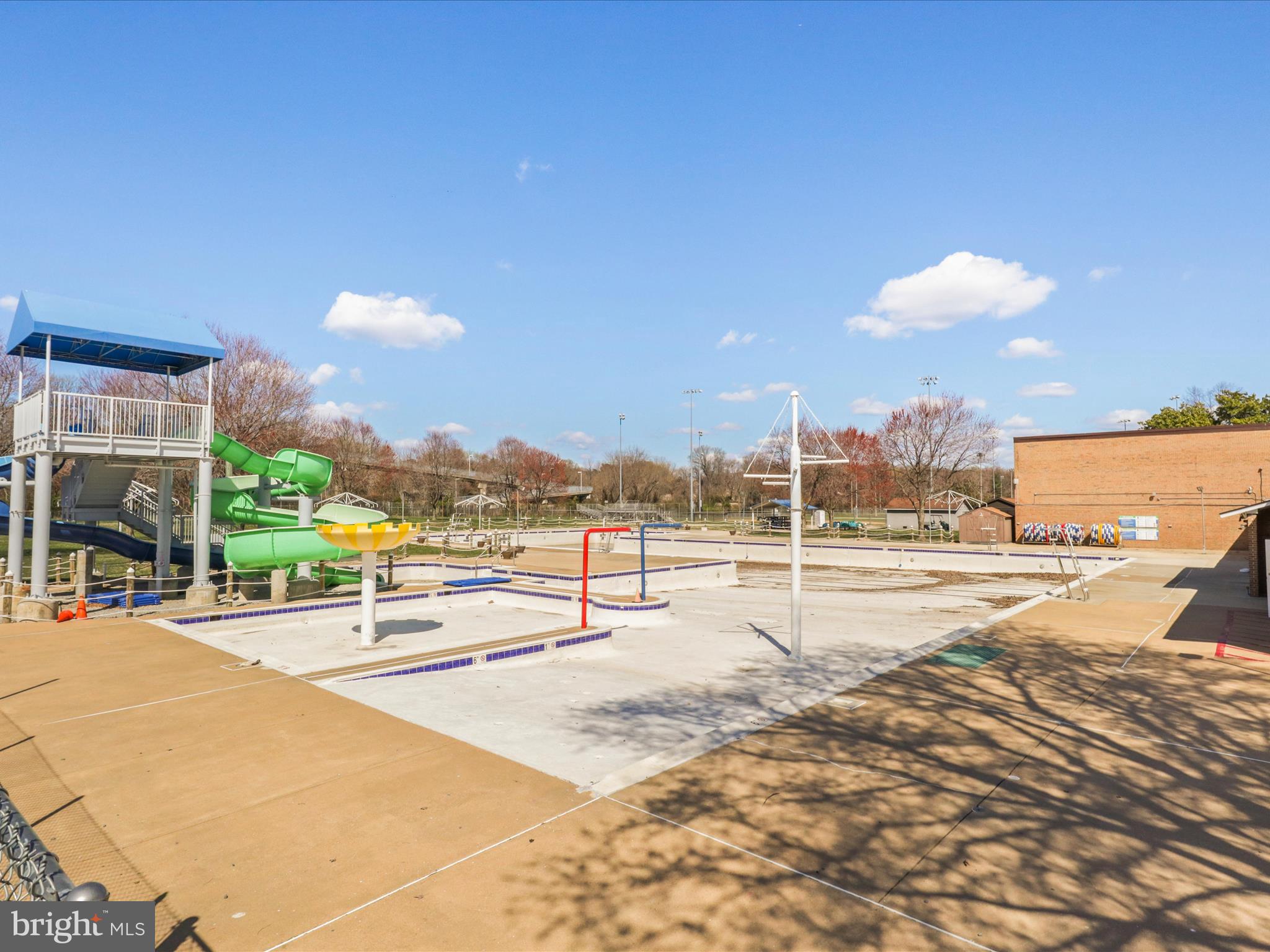 FEATHERSTONE SHORES - Residential