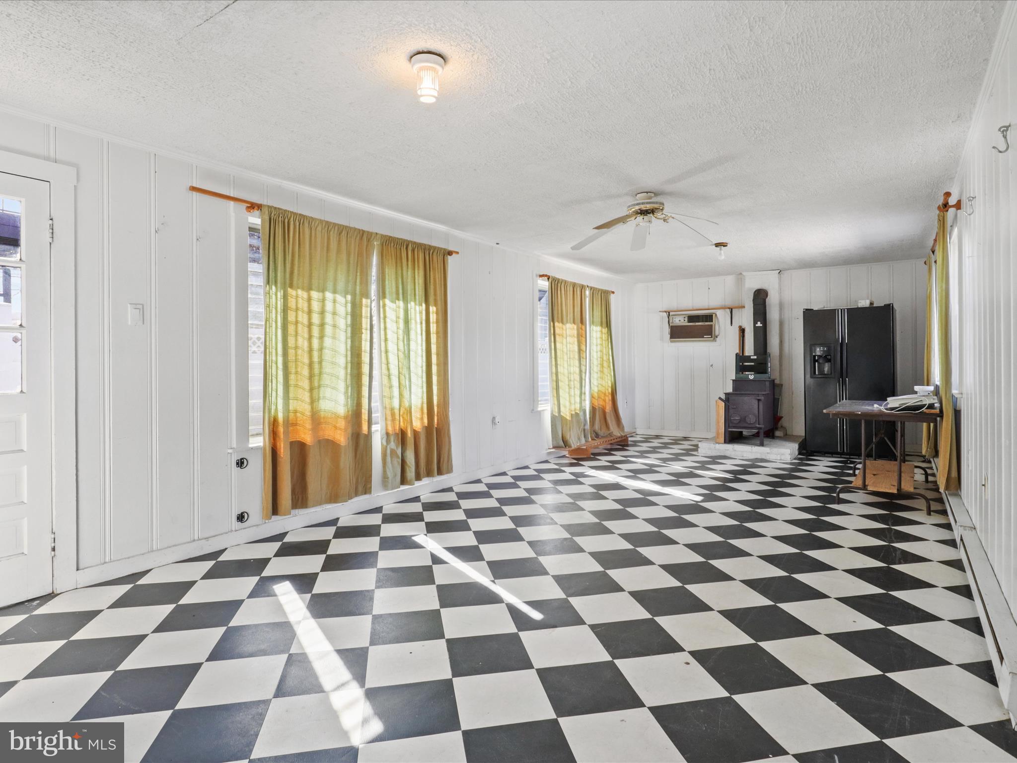 FEATHERSTONE SHORES - Residential