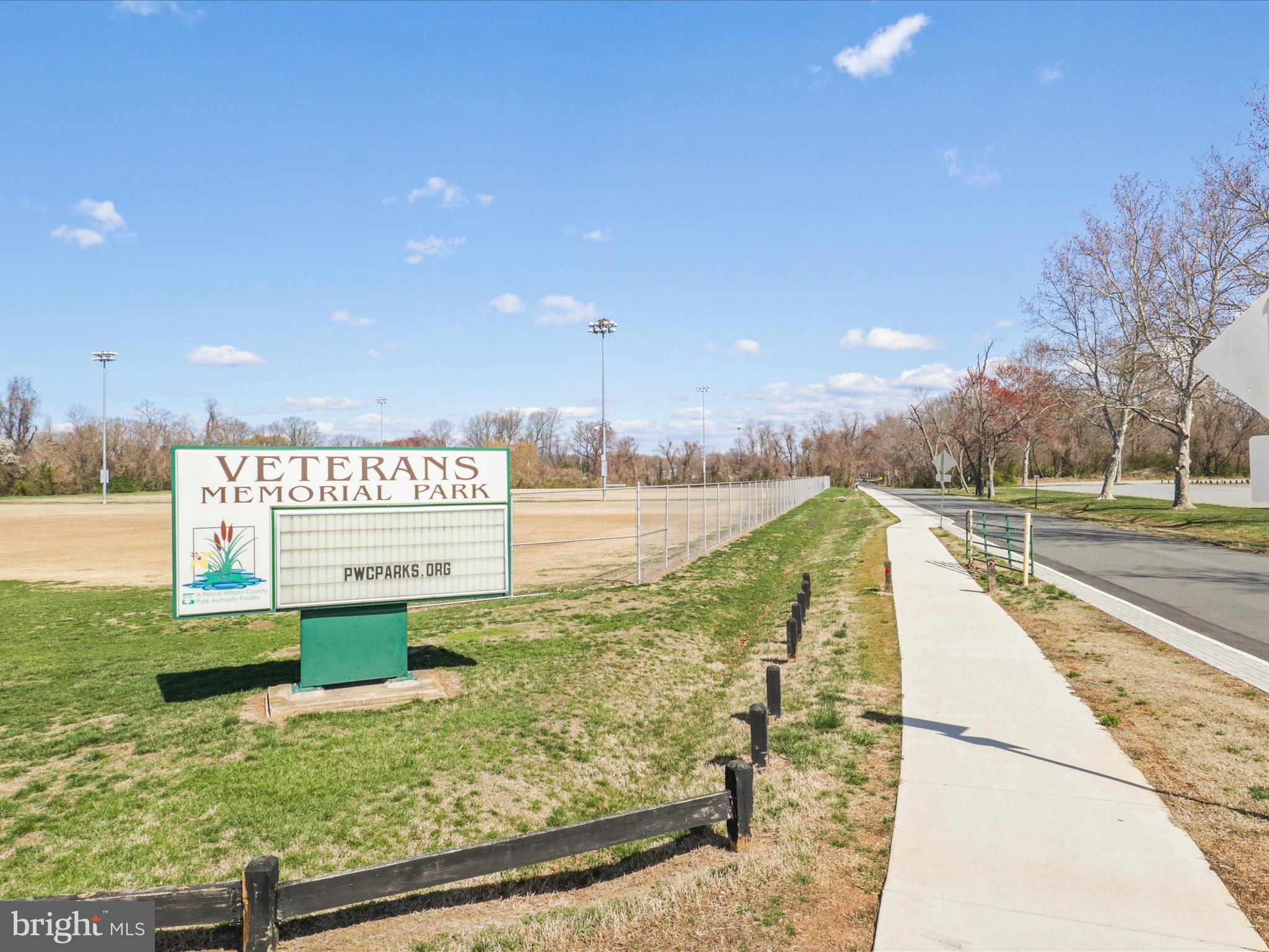 FEATHERSTONE SHORES - Residential