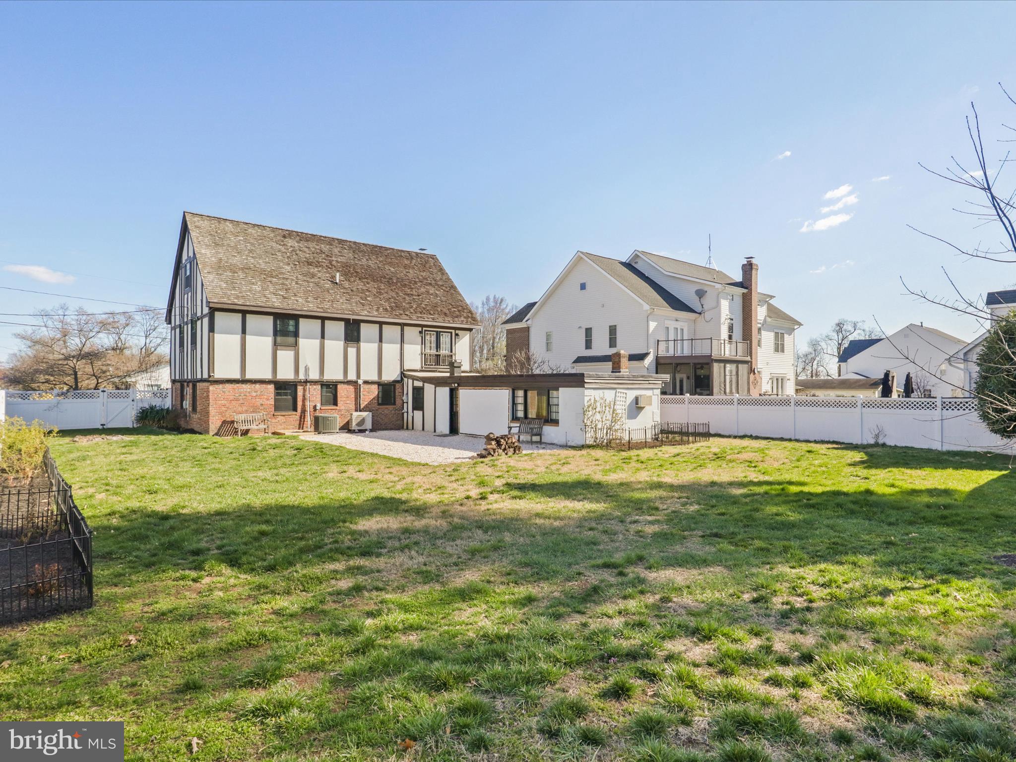 FEATHERSTONE SHORES - Residential