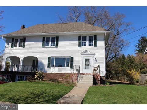 Townhouse For Rent - 8 Hamilton Avenue<br/> HOPEWELL, NJ 08525
