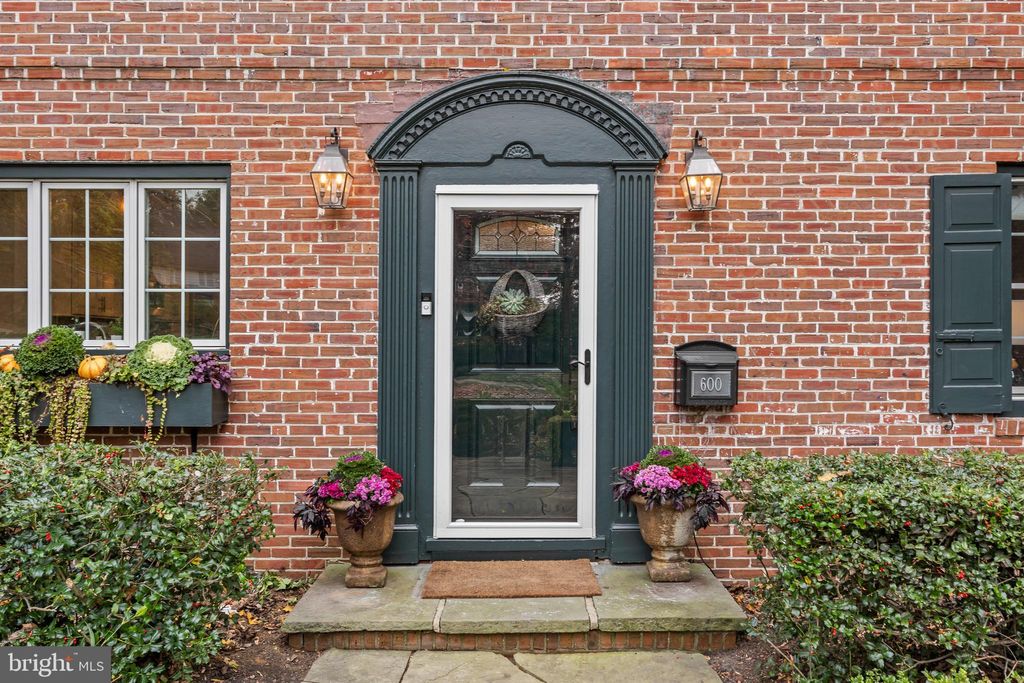 Photo of 600 Stratford Drive, MOORESTOWN, NJ 08057 (MLS # NJBL2098660)