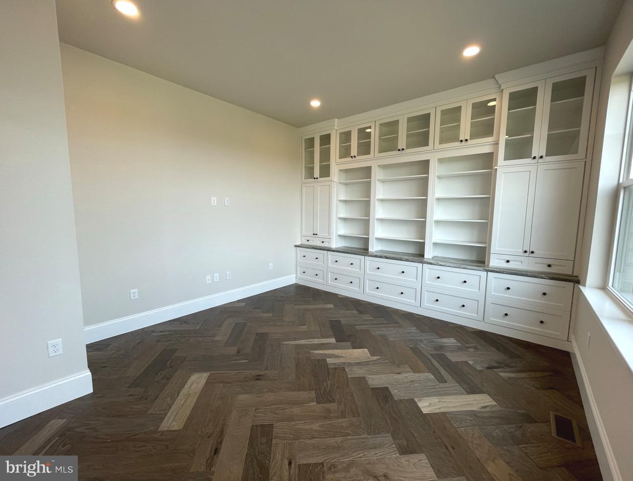 1207 E BUTLER PIKE