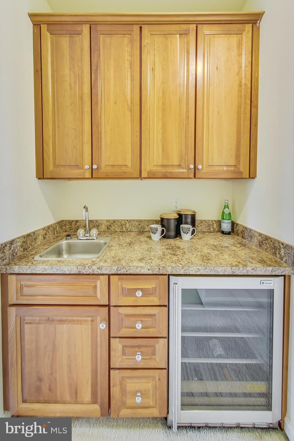 RETREAT AT FAIRWOOD TOWN - Residential