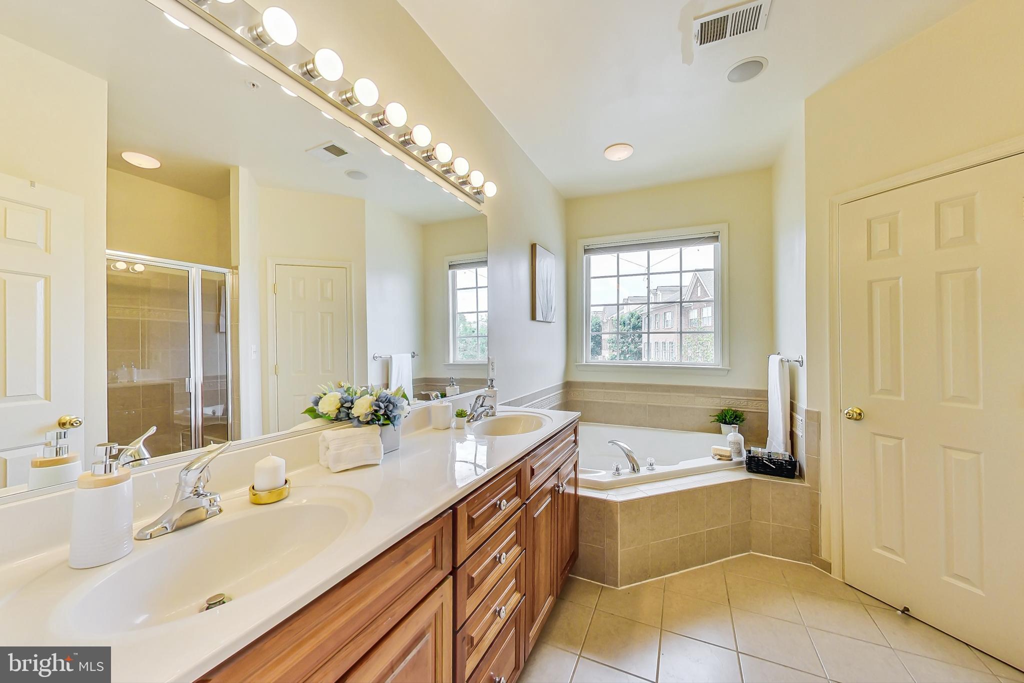 RETREAT AT FAIRWOOD TOWN - Residential