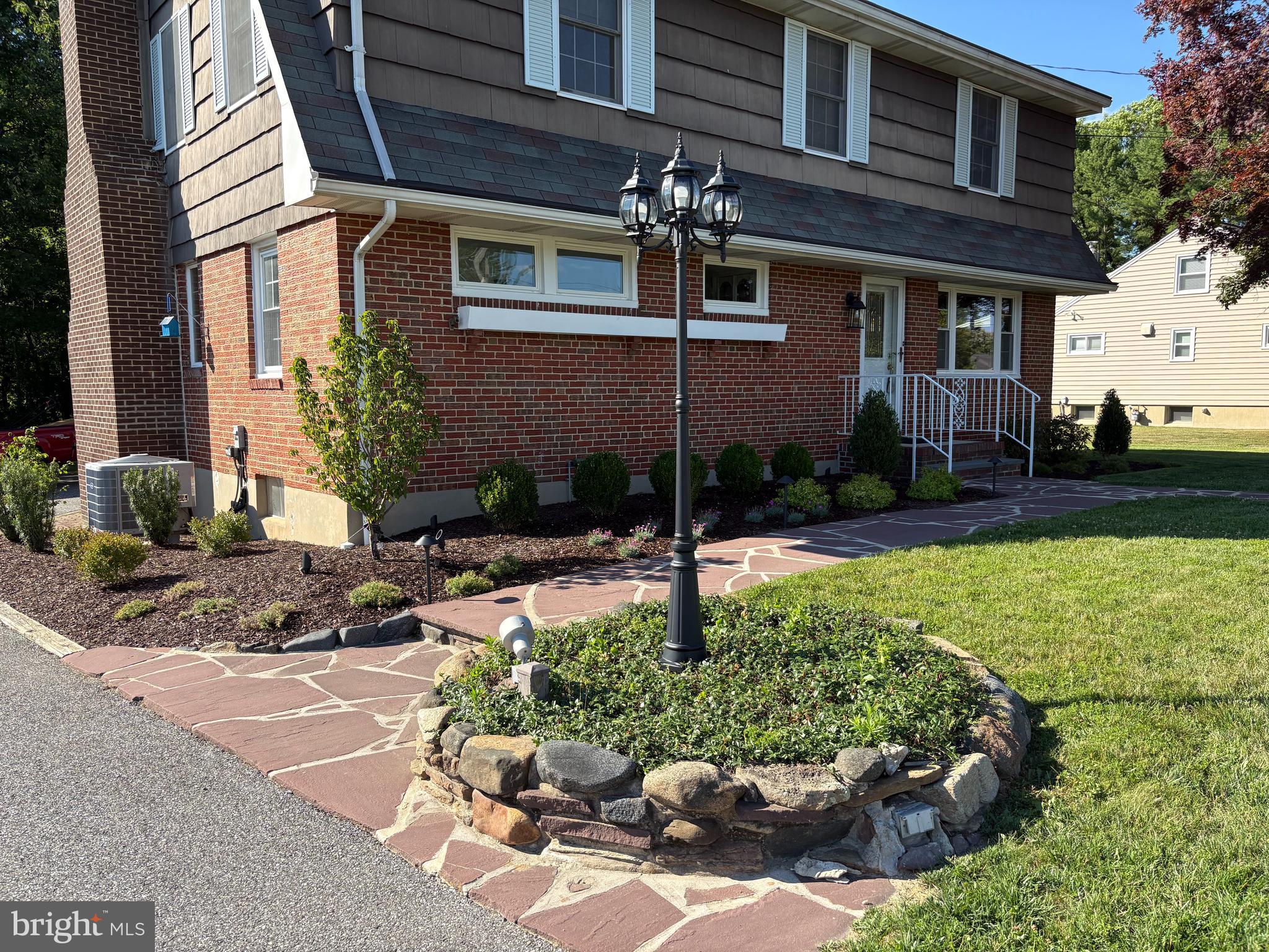 9204 SNYDER LANE