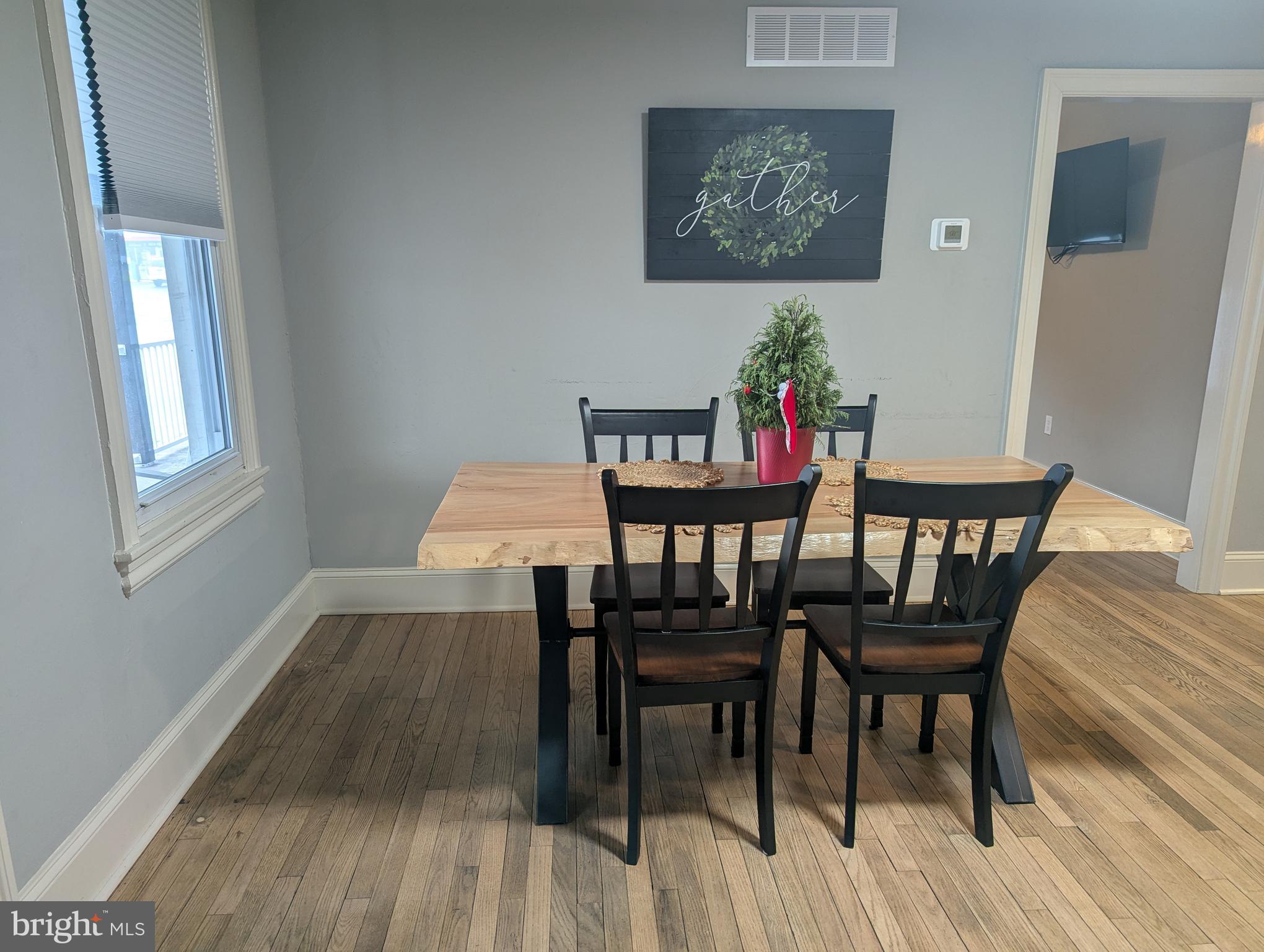 1501 W KINGS HIGHWAY 1