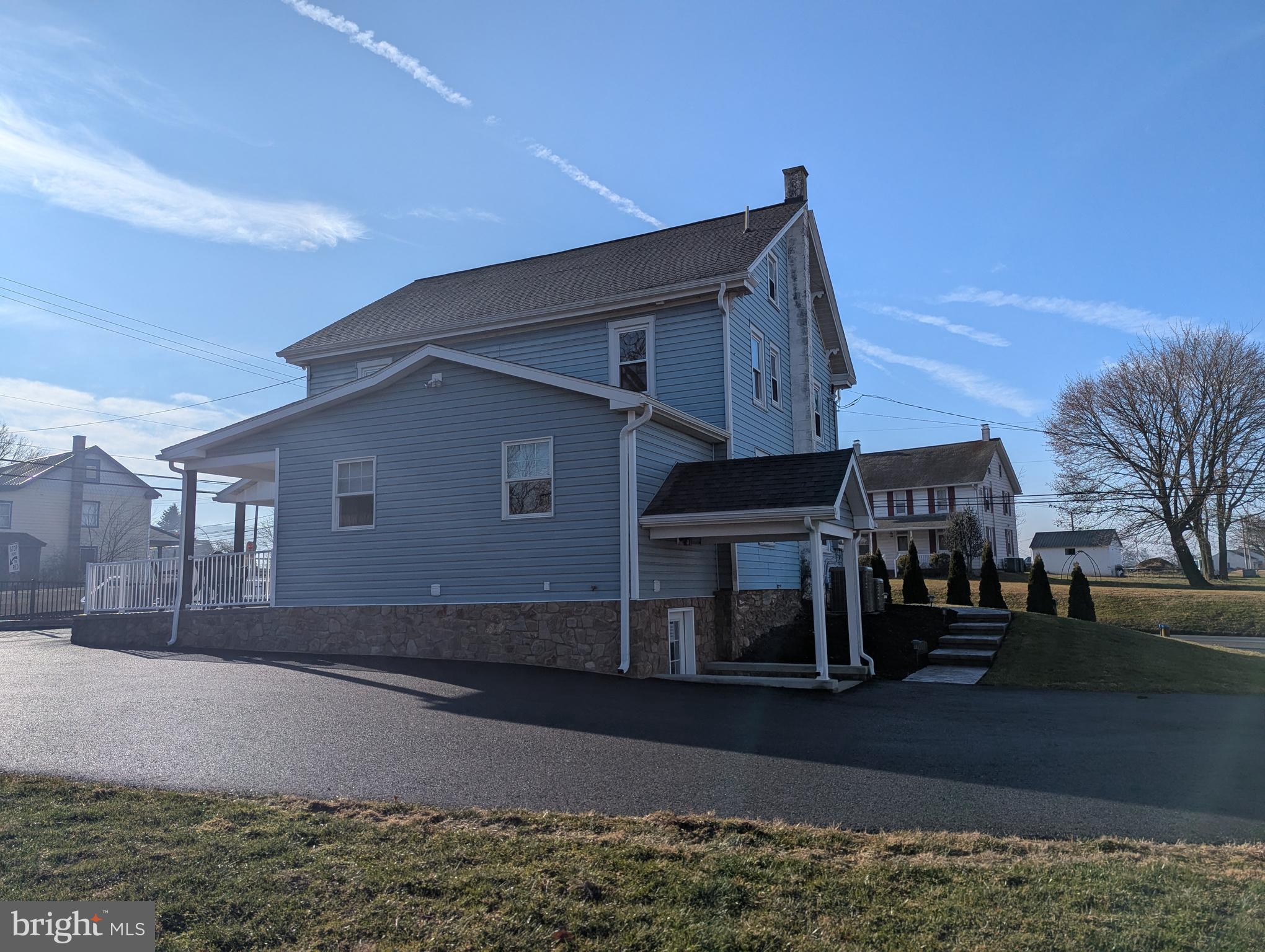 1501 W KINGS HIGHWAY 1