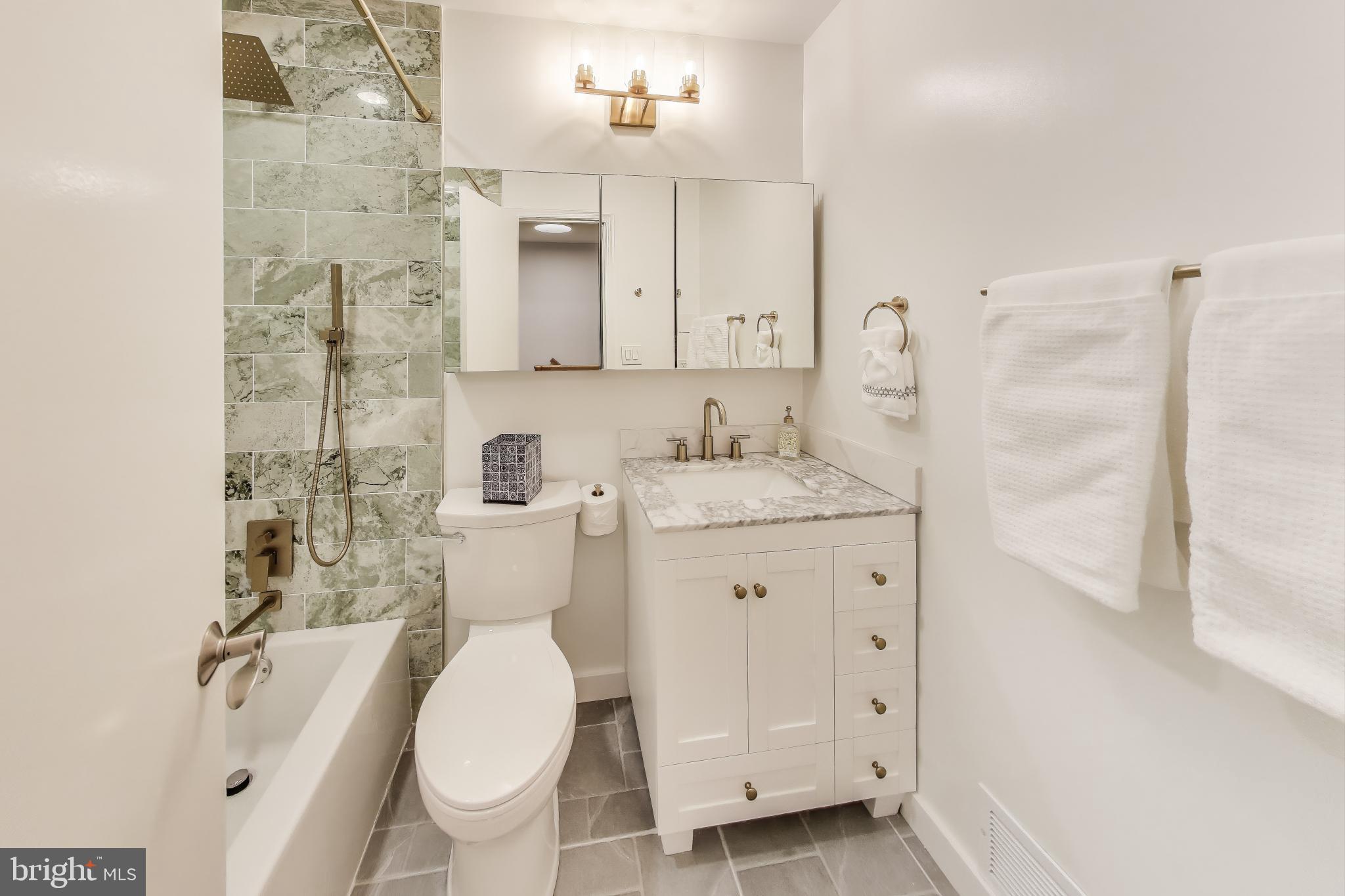 PINEWOOD GREENS - Residential