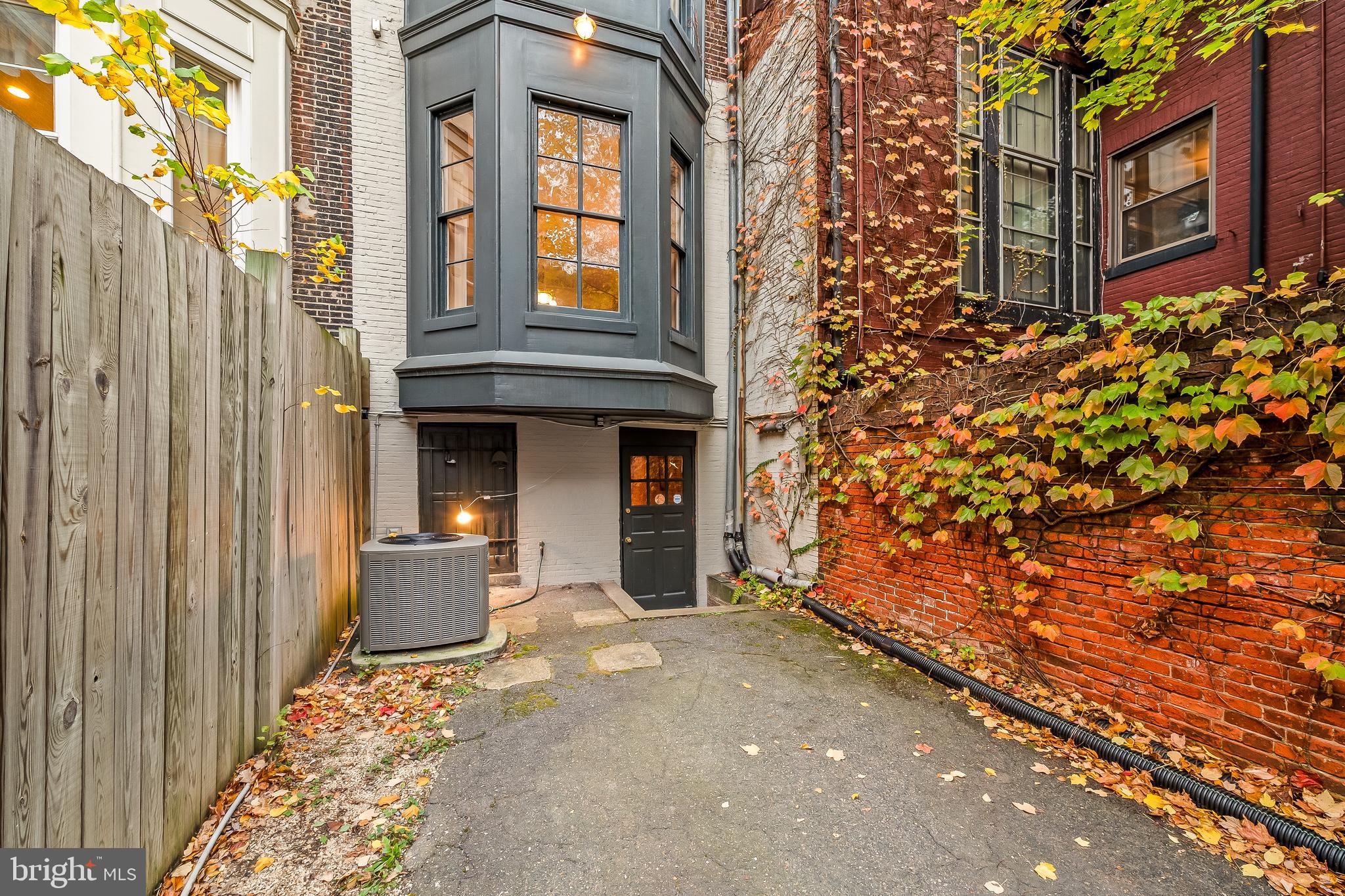 MOUNT VERNON PLACE HISTORIC DISTRICT - Commercial Sale