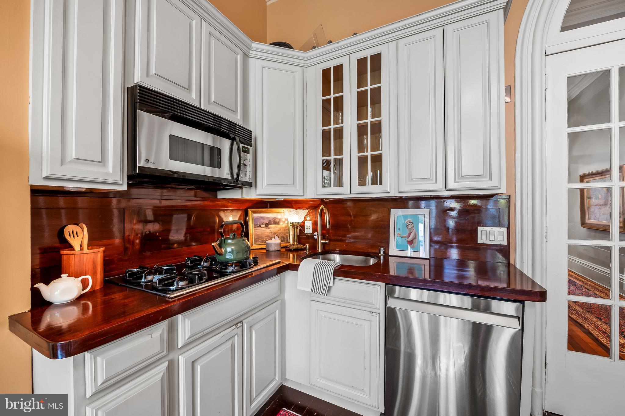 MOUNT VERNON PLACE HISTORIC DISTRICT - Commercial Sale