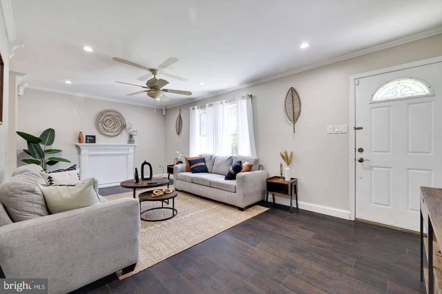 1123 KNOLLWOOD DRIVE