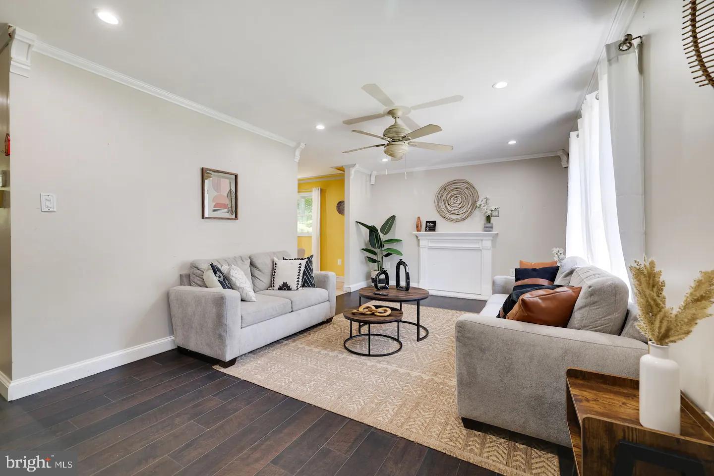 1123 KNOLLWOOD DRIVE