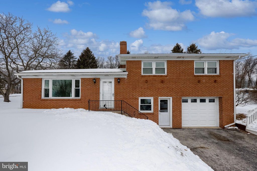 Photo of 29 Merrin Road, YORK, PA 17402 (MLS # PAYK2096916)