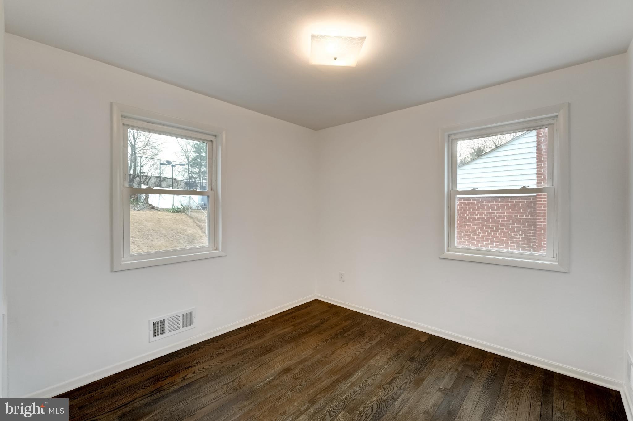 KENSINGTON HEIGHTS - Residential